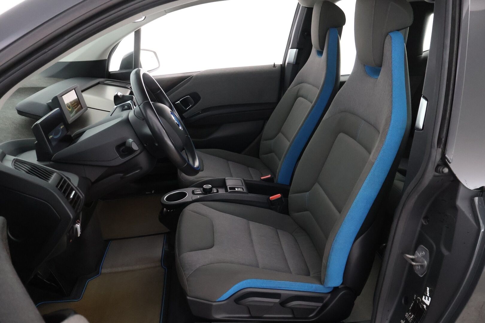 BMW i3 2014 60Ah REX - Peruutustutka / Penkinlämmittimet / Digimittari / 2x Renkaat / Hyvin huollettu / Siistikuntoinen!