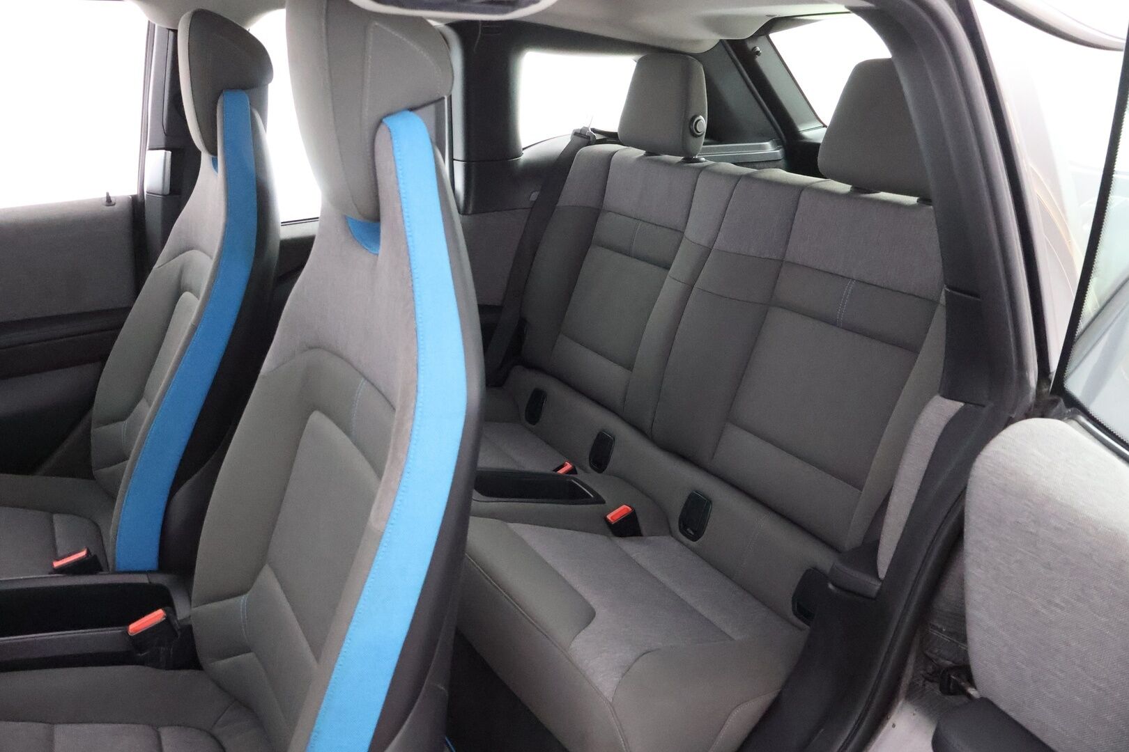 BMW i3 2014 60Ah REX - Peruutustutka / Penkinlämmittimet / Digimittari / 2x Renkaat / Hyvin huollettu / Siistikuntoinen!