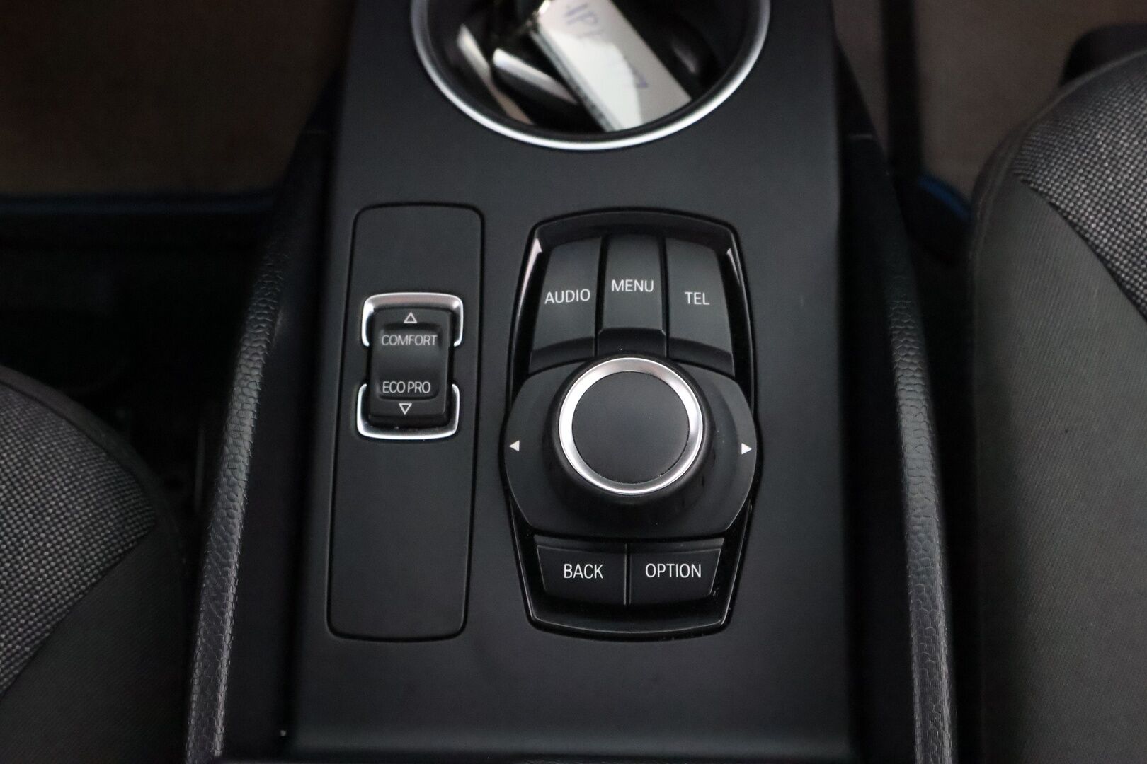BMW i3 2014 60Ah REX - Peruutustutka / Penkinlämmittimet / Digimittari / 2x Renkaat / Hyvin huollettu / Siistikuntoinen!