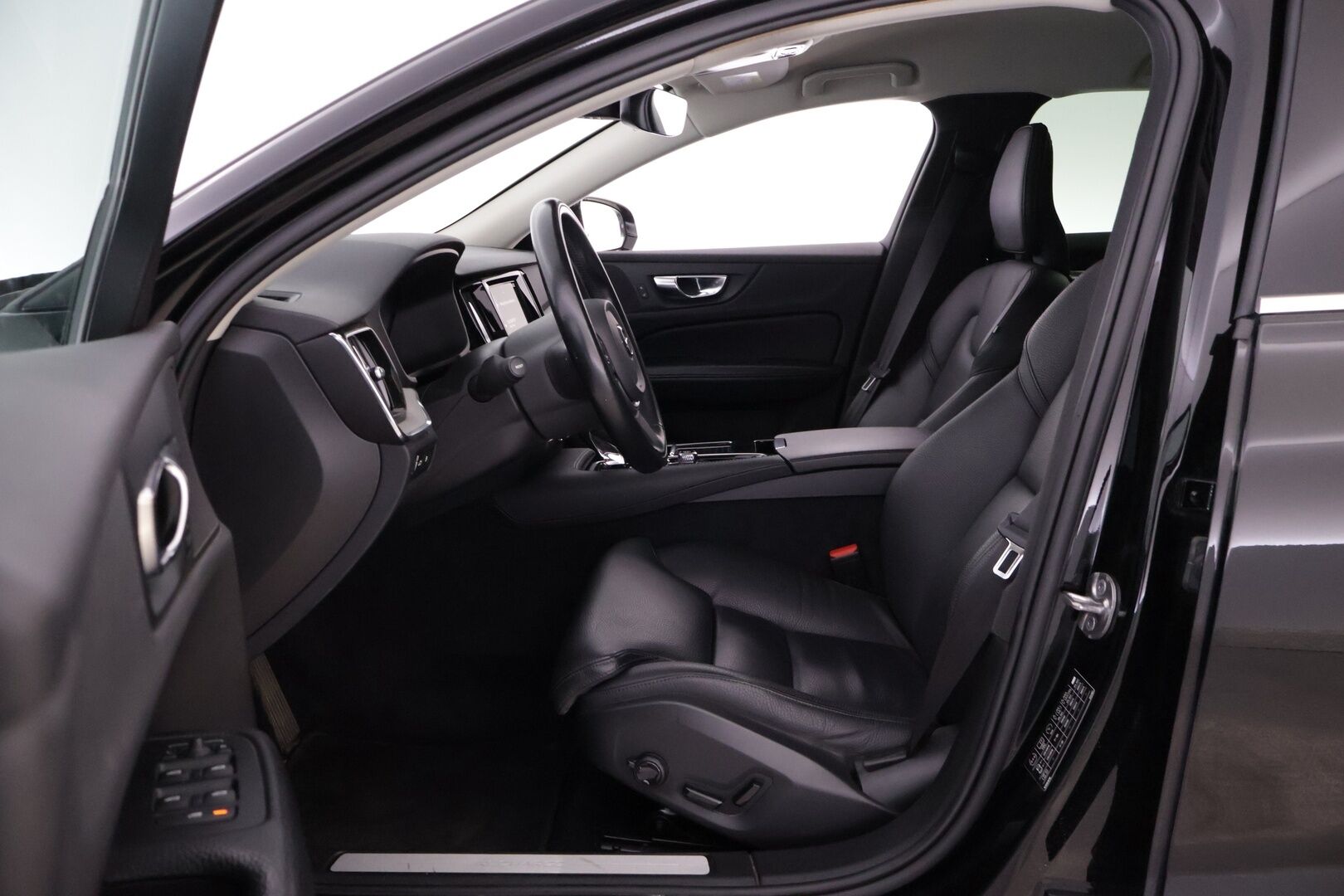Volvo V60 2022 T6 TwE AWD Business Inscription Edition aut - | VOC | Webasto | Nahkaverhoilu | Performance Audio | P.Kamera |