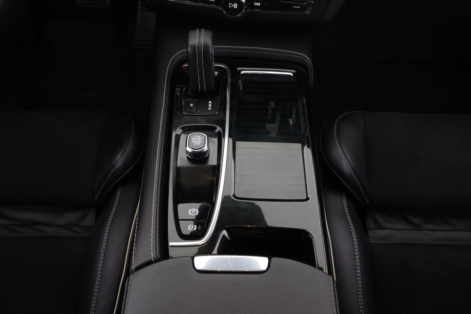 Volvo V90 2022 T6 TwE AWD R-Design aut ** Adapt.vakkari / Koukku / 360-kamera / VOC / High Perf. Audio / Kysy lisää myyjältä!** - Facelift / Uudempi käyttöjärjestelmä! / Suomi-auto