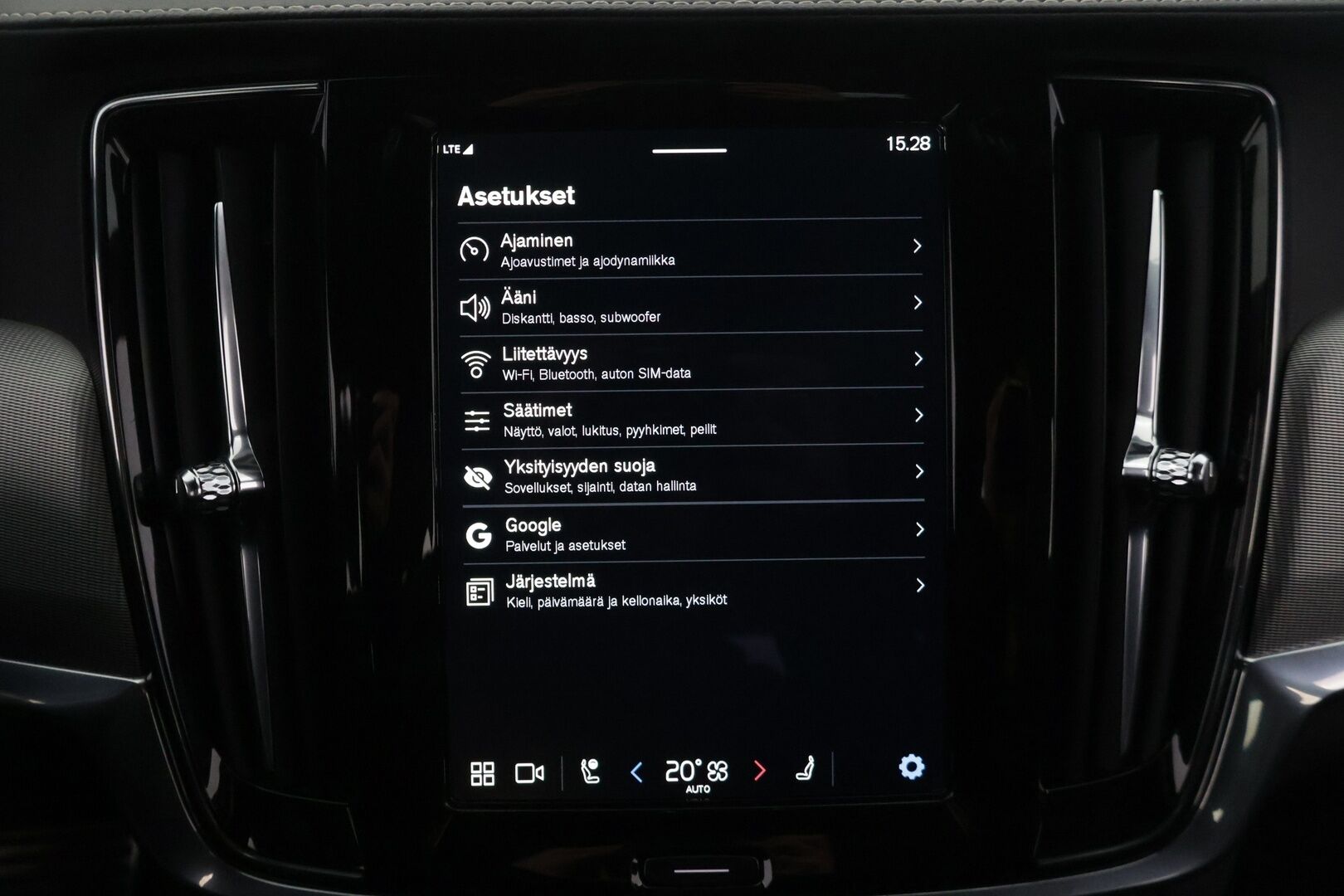 Volvo V90 2022 T6 TwE AWD R-Design aut ** Adapt.vakkari / Koukku / 360-kamera / VOC / High Perf. Audio / Kysy lisää myyjältä!** - Facelift / Uudempi käyttöjärjestelmä! / Suomi-auto