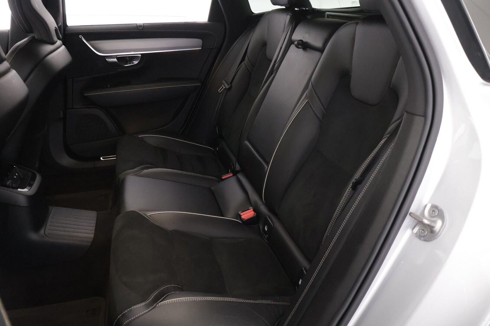 Volvo V90 2022 T6 TwE AWD R-Design aut ** Adapt.vakkari / Koukku / 360-kamera / VOC / High Perf. Audio / Kysy lisää myyjältä!** - Facelift / Uudempi käyttöjärjestelmä! / Suomi-auto