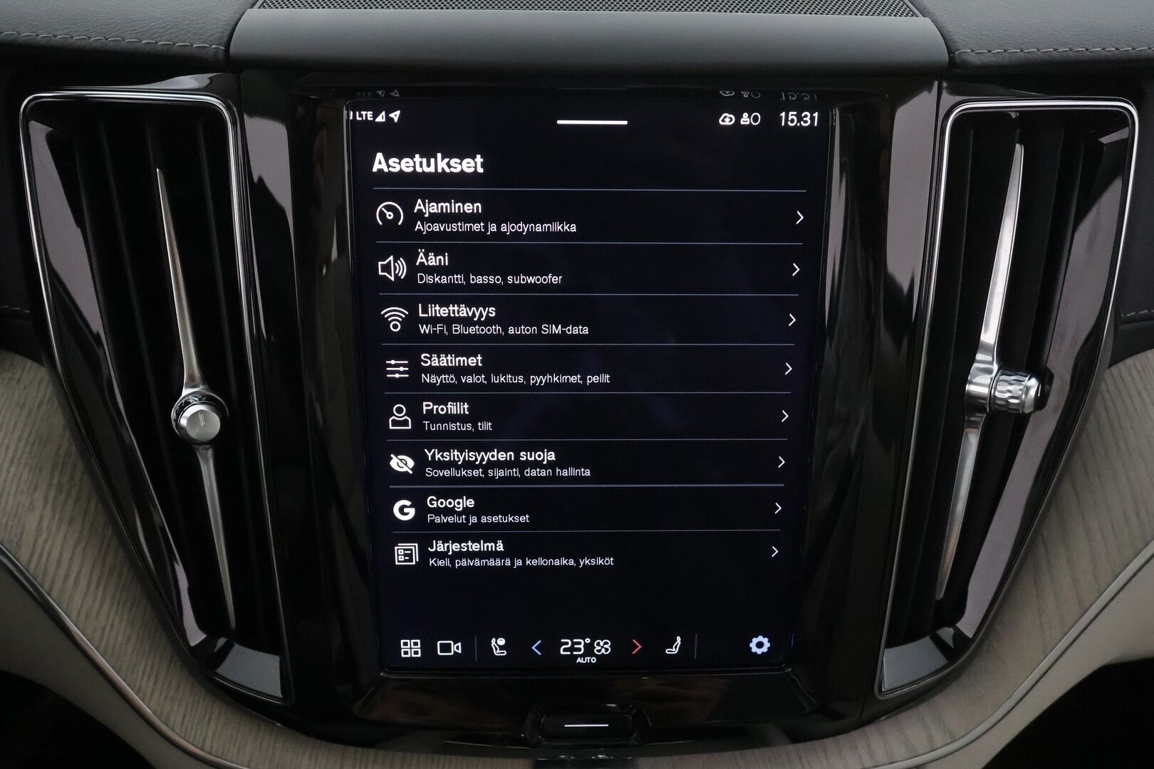 Volvo XC60 2022 T6 TwE AWD Business Inscription Edition aut * ACC / Kamera / Full LED / Webasto / Panorama / Muistipenkki / Pilot Assist * - 1.Om Suomi-auto / Kahdet renkaat aluvanteilla / Merkkihuollettu / ALV 