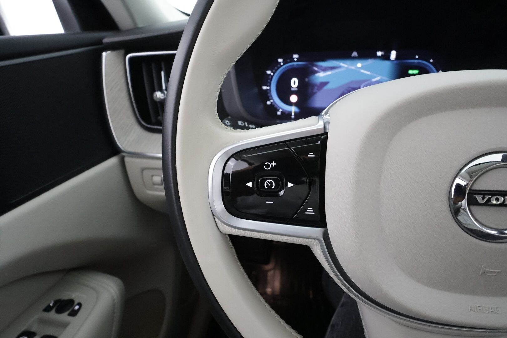 Volvo XC60 2022 T6 TwE AWD Business Inscription Edition aut * ACC / P.kamera / Full LED / Webasto / Panorama / Muistipenkki / Facelift * - 1.Om Suomi-auto / Kahdet renkaat aluvanteilla / Merkkihuollettu