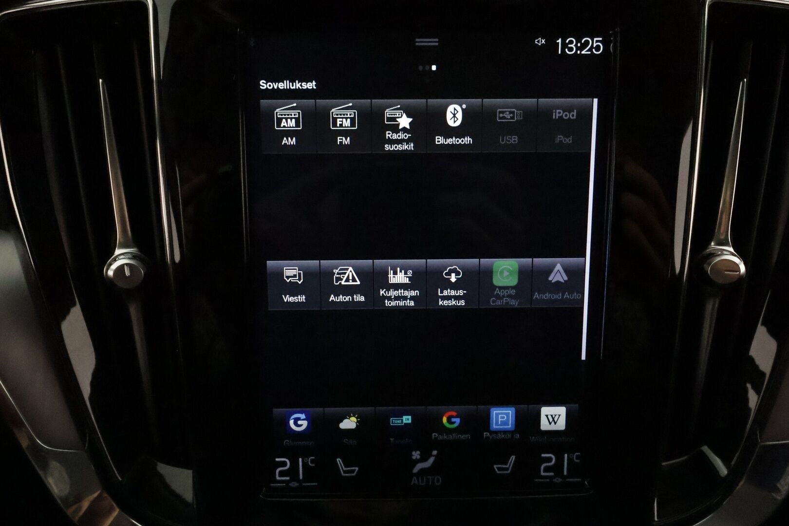 Volvo V60 2019 D4 Momentum aut *ACC / Webasto / Full LED / P.kamera / Navi / Puolinahat / KeylessGo* - Kahdet renkaat aluvanteilla