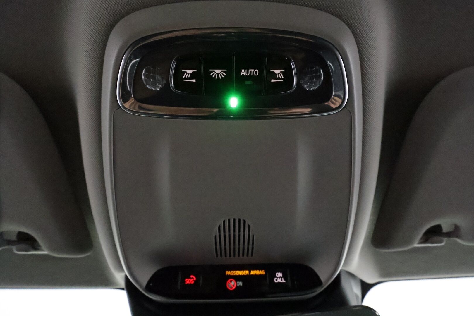 Volvo V60 2019 D4 Momentum aut *ACC / Webasto / Full LED / P.kamera / Navi / Puolinahat / KeylessGo* - Kahdet renkaat aluvanteilla