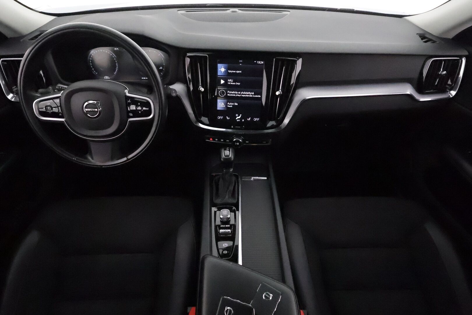Volvo V60 2019 D4 Momentum aut *ACC / Webasto / Full LED / P.kamera / Navi / Puolinahat / KeylessGo* - Kahdet renkaat aluvanteilla