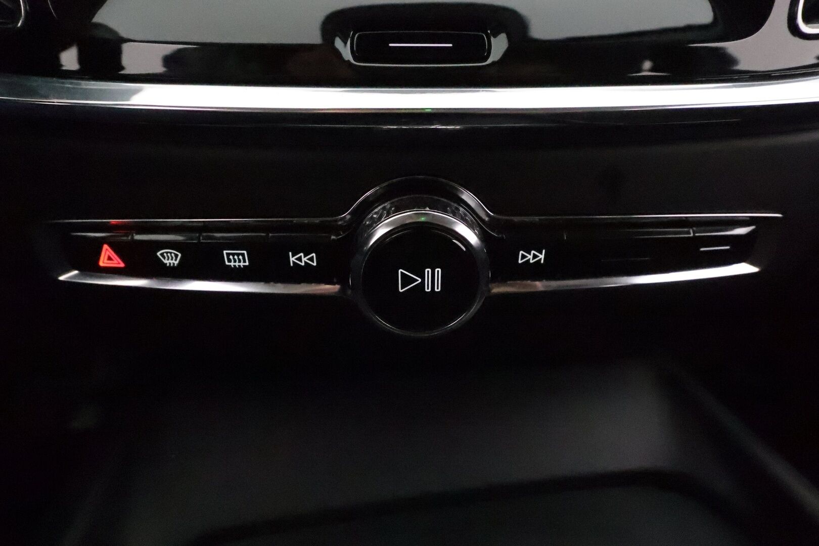 Volvo V60 2019 D4 Momentum aut *ACC / Webasto / Full LED / P.kamera / Navi / Puolinahat / KeylessGo* - Kahdet renkaat aluvanteilla