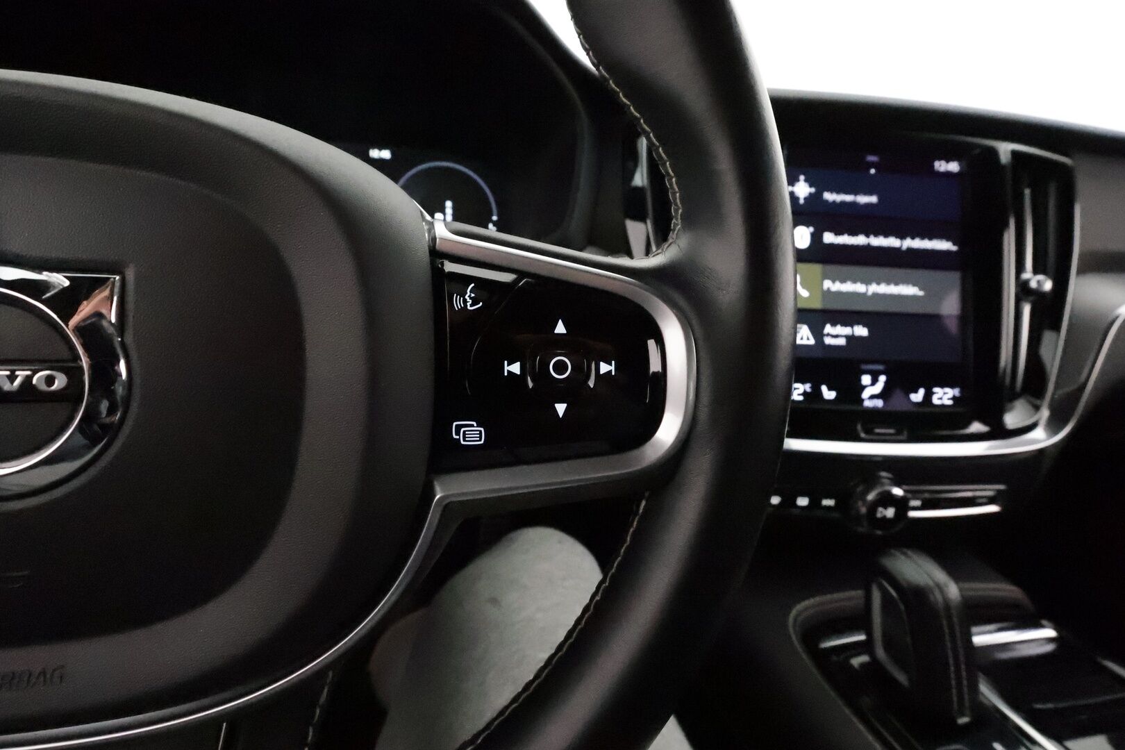 Volvo V60 2021 T6 TwE AWD R-Design aut **H&K / Webasto / Koukku / ACC / Full-LED / P.kamera / Sportpenkki Muistilla / Navi** - 2x Latauskaapelit / Kahdet Renkaat
