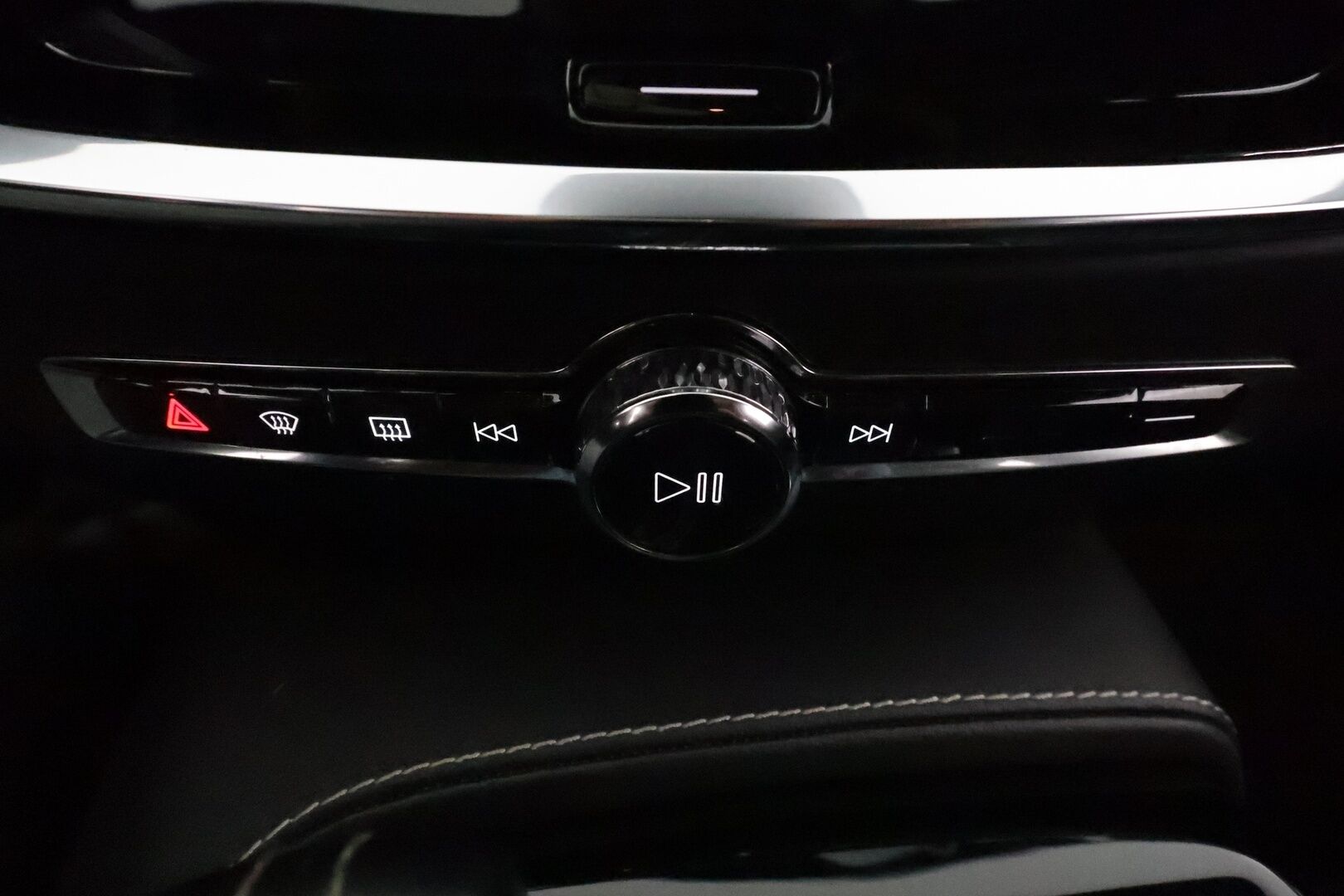 Volvo V60 2021 T6 TwE AWD R-Design aut **H&K / Webasto / Koukku / ACC / Full-LED / P.kamera / Sportpenkki Muistilla / Navi** - 2x Latauskaapelit / Kahdet Renkaat