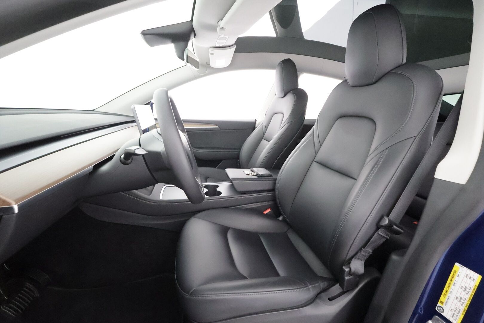 Tesla Model Y 2021 Long Range * Koukku / ILP / ACC / Lasikatto / Matrix-LED / P.Kamera / Muistipenkki / Premium Audio / Navi / Keyless * - 1-om Suomi-auto / 2x Latauskaapelit / Kahdet renkaat aluvanteilla