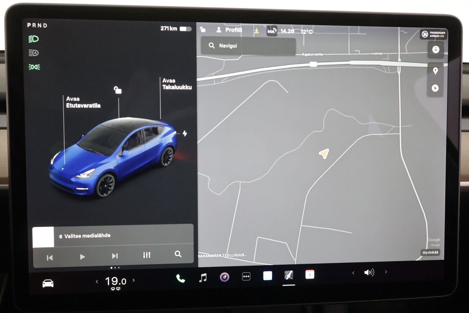 Tesla Model Y 2021 Long Range * Koukku / ILP / ACC / Lasikatto / Matrix-LED / P.Kamera / Muistipenkki / Premium Audio / Navi / Keyless * - 1-om Suomi-auto / 2x Latauskaapelit / Kahdet renkaat aluvanteilla
