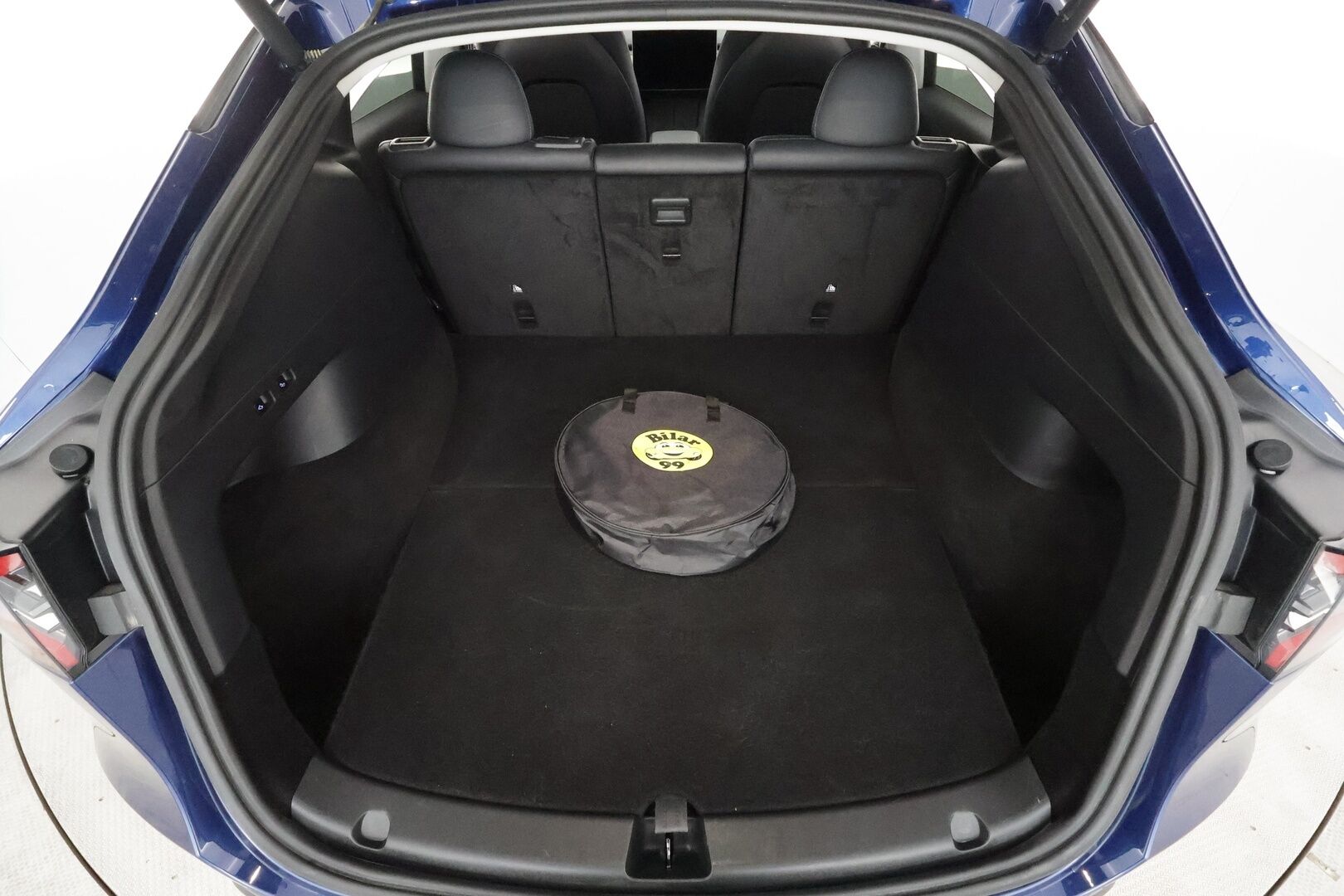 Tesla Model Y 2021 Long Range * Koukku / ILP / ACC / Lasikatto / Matrix-LED / P.Kamera / Muistipenkki / Premium Audio / Navi / Keyless * - 1-om Suomi-auto / 2x Latauskaapelit / Kahdet renkaat aluvanteilla