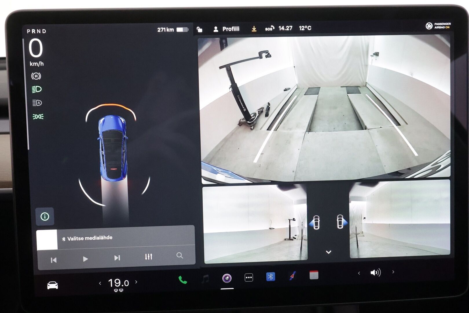 Tesla Model Y 2021 Long Range * Koukku / ILP / ACC / Lasikatto / Matrix-LED / P.Kamera / Muistipenkki / Premium Audio / Navi / Keyless * - 1-om Suomi-auto / 2x Latauskaapelit / Kahdet renkaat aluvanteilla