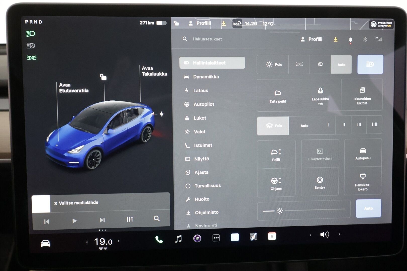 Tesla Model Y 2021 Long Range * Koukku / ILP / ACC / Lasikatto / Matrix-LED / P.Kamera / Muistipenkki / Premium Audio / Navi / Keyless * - 1-om Suomi-auto / 2x Latauskaapelit / Kahdet renkaat aluvanteilla