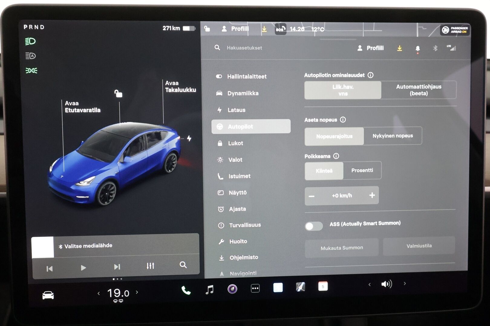 Tesla Model Y 2021 Long Range * Koukku / ILP / ACC / Lasikatto / Matrix-LED / P.Kamera / Muistipenkki / Premium Audio / Navi / Keyless * - 1-om Suomi-auto / 2x Latauskaapelit / Kahdet renkaat aluvanteilla