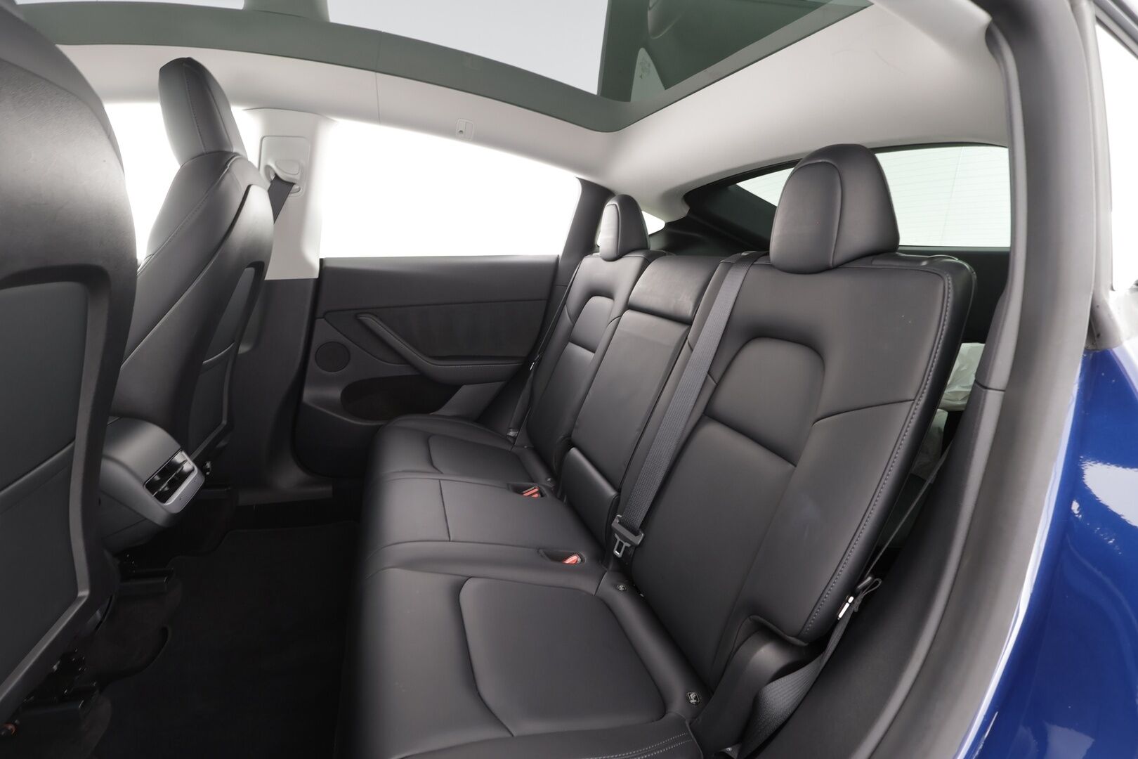 Tesla Model Y 2021 Long Range * Koukku / ILP / ACC / Lasikatto / Matrix-LED / P.Kamera / Muistipenkki / Premium Audio / Navi / Keyless * - 1-om Suomi-auto / 2x Latauskaapelit / Kahdet renkaat aluvanteilla
