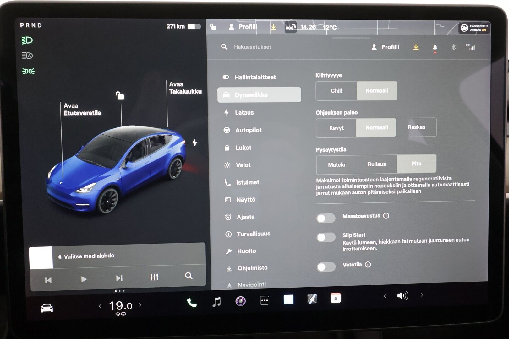Tesla Model Y 2021 Long Range * Koukku / ILP / ACC / Lasikatto / Matrix-LED / P.Kamera / Muistipenkki / Premium Audio / Navi / Keyless * - 1-om Suomi-auto / 2x Latauskaapelit / Kahdet renkaat aluvanteilla