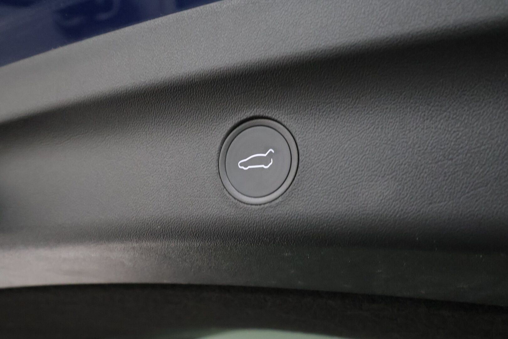 Tesla Model Y 2021 Long Range * Koukku / ILP / ACC / Lasikatto / Matrix-LED / P.Kamera / Muistipenkki / Premium Audio / Navi / Keyless * - 1-om Suomi-auto / 2x Latauskaapelit / Kahdet renkaat aluvanteilla
