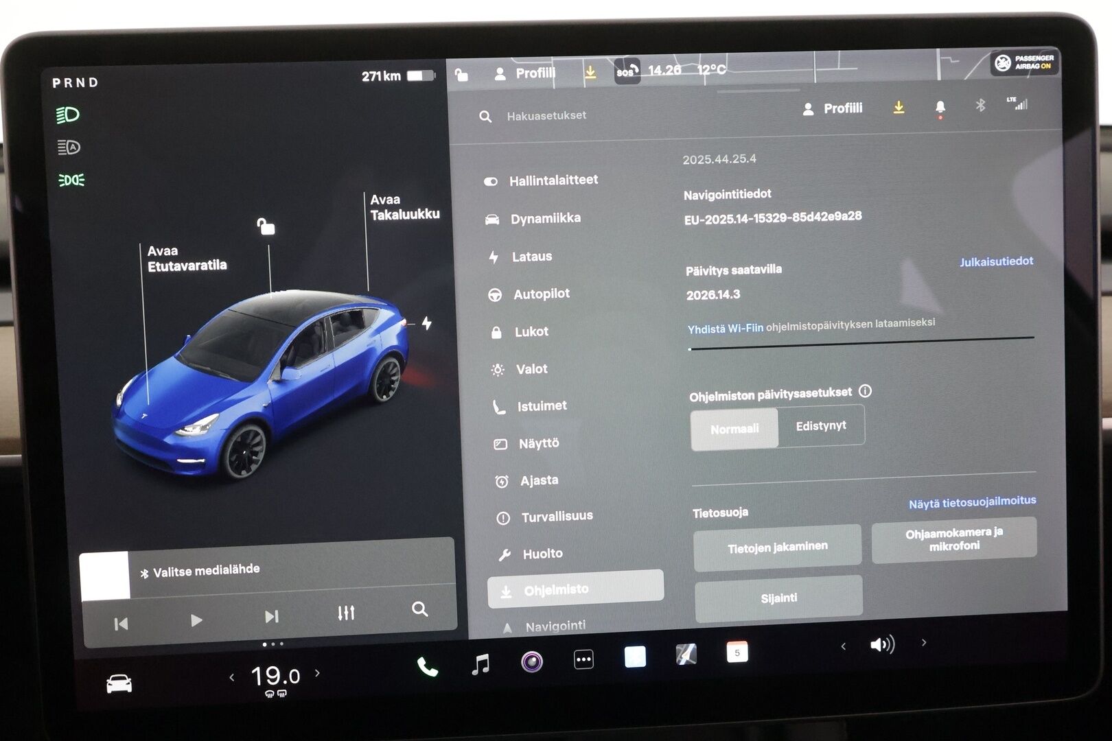 Tesla Model Y 2021 Long Range * Koukku / ILP / ACC / Lasikatto / Matrix-LED / P.Kamera / Muistipenkki / Premium Audio / Navi / Keyless * - 1-om Suomi-auto / 2x Latauskaapelit / Kahdet renkaat aluvanteilla