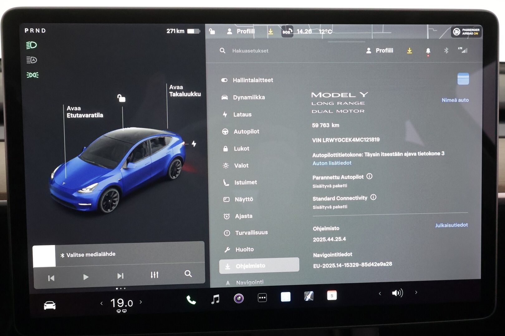 Tesla Model Y 2021 Long Range * Koukku / ILP / ACC / Lasikatto / Matrix-LED / P.Kamera / Muistipenkki / Premium Audio / Navi / Keyless * - 1-om Suomi-auto / 2x Latauskaapelit / Kahdet renkaat aluvanteilla