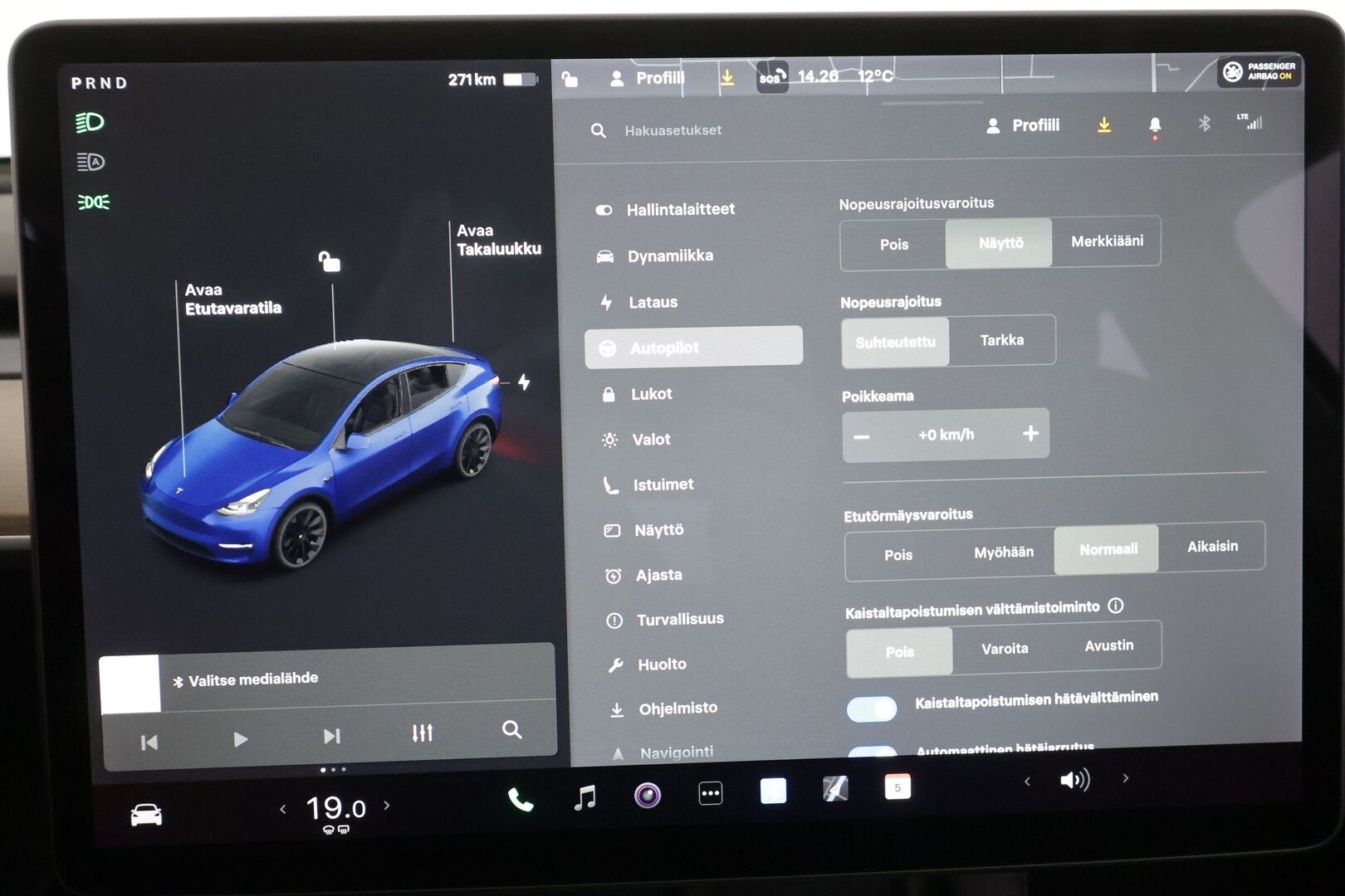 Tesla Model Y 2021 Long Range * Koukku / ILP / ACC / Lasikatto / Matrix-LED / P.Kamera / Muistipenkki / Premium Audio / Navi / Keyless * - 1-om Suomi-auto / 2x Latauskaapelit / Kahdet renkaat aluvanteilla