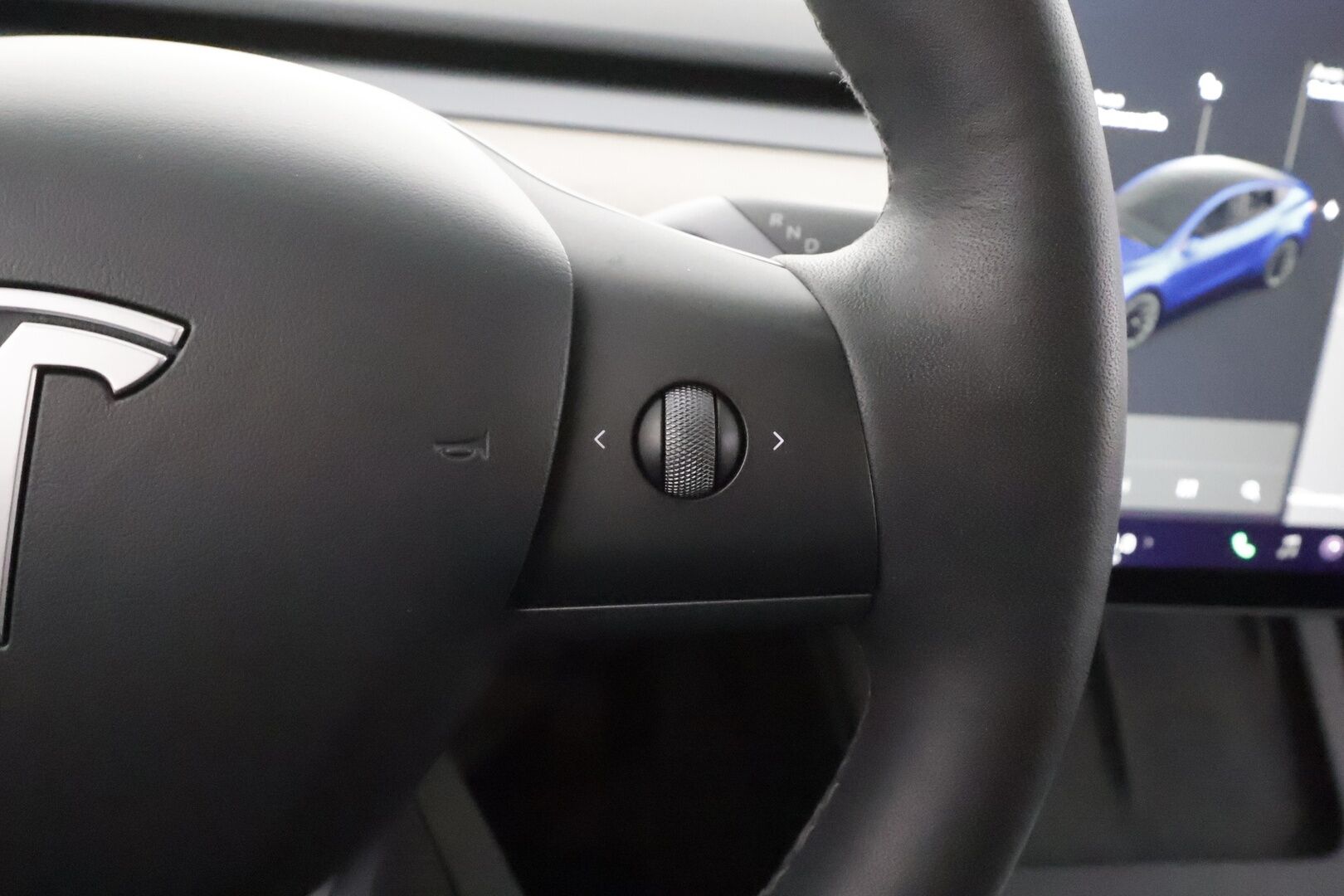 Tesla Model Y 2021 Long Range * Koukku / ILP / ACC / Lasikatto / Matrix-LED / P.Kamera / Muistipenkki / Premium Audio / Navi / Keyless * - 1-om Suomi-auto / 2x Latauskaapelit / Kahdet renkaat aluvanteilla