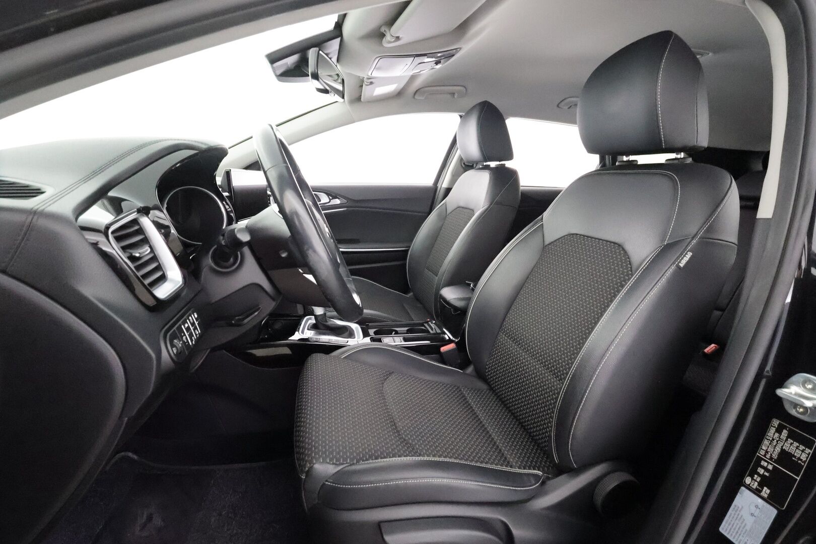 Kia Ceed 2020 1,6 GDI Plug-In Hybrid Business Premium SW DCT - | ACC | LED | Puolinahat | P.Kamera | Ratinlämmitys | Navi | Keyless | Apple&Android | Kahdet Renkaat |