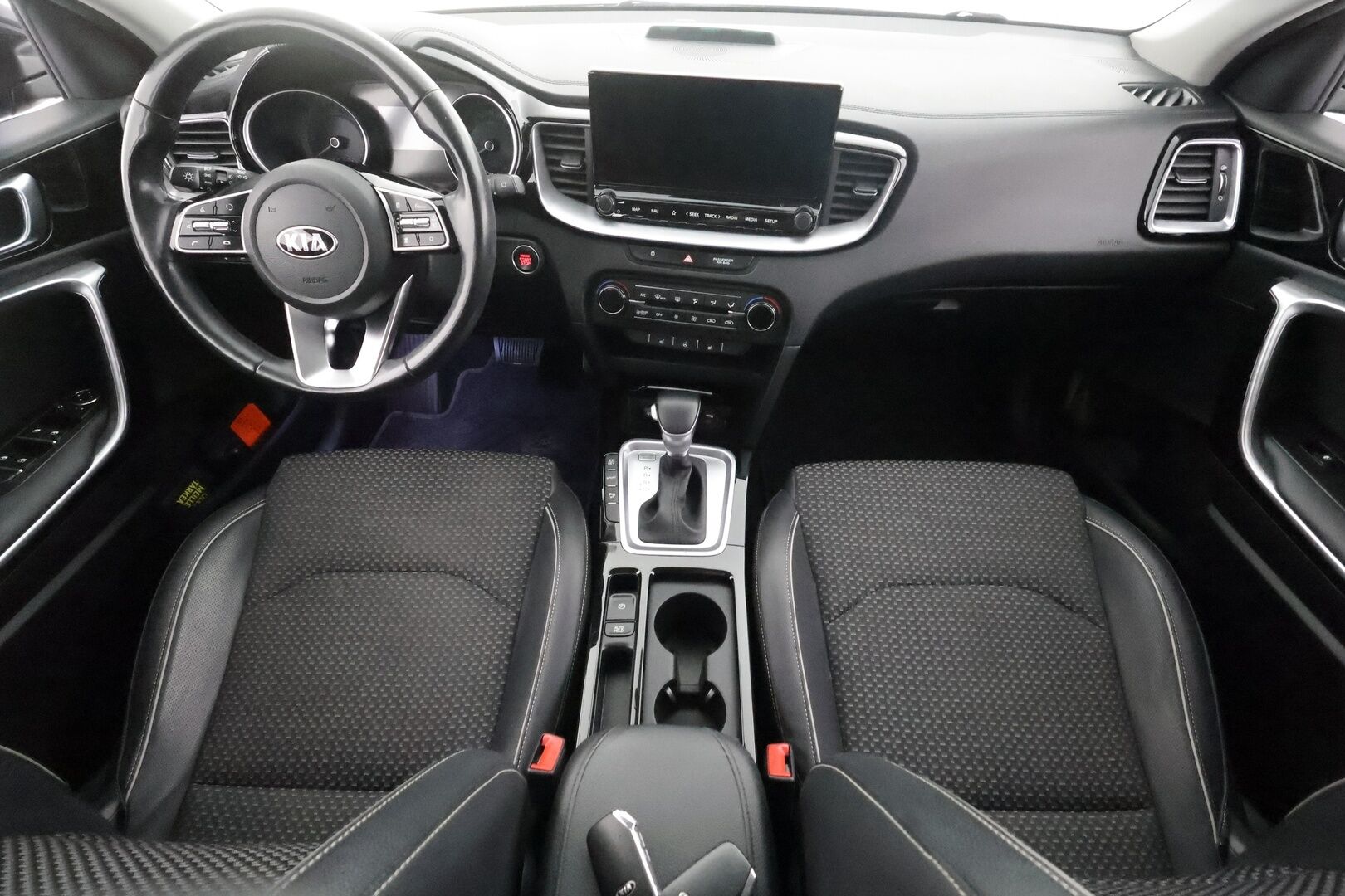 Kia Ceed 2020 1,6 GDI Plug-In Hybrid Business Premium SW DCT - | ACC | LED | Puolinahat | P.Kamera | Ratinlämmitys | Navi | Keyless | Apple&Android | Kahdet Renkaat |