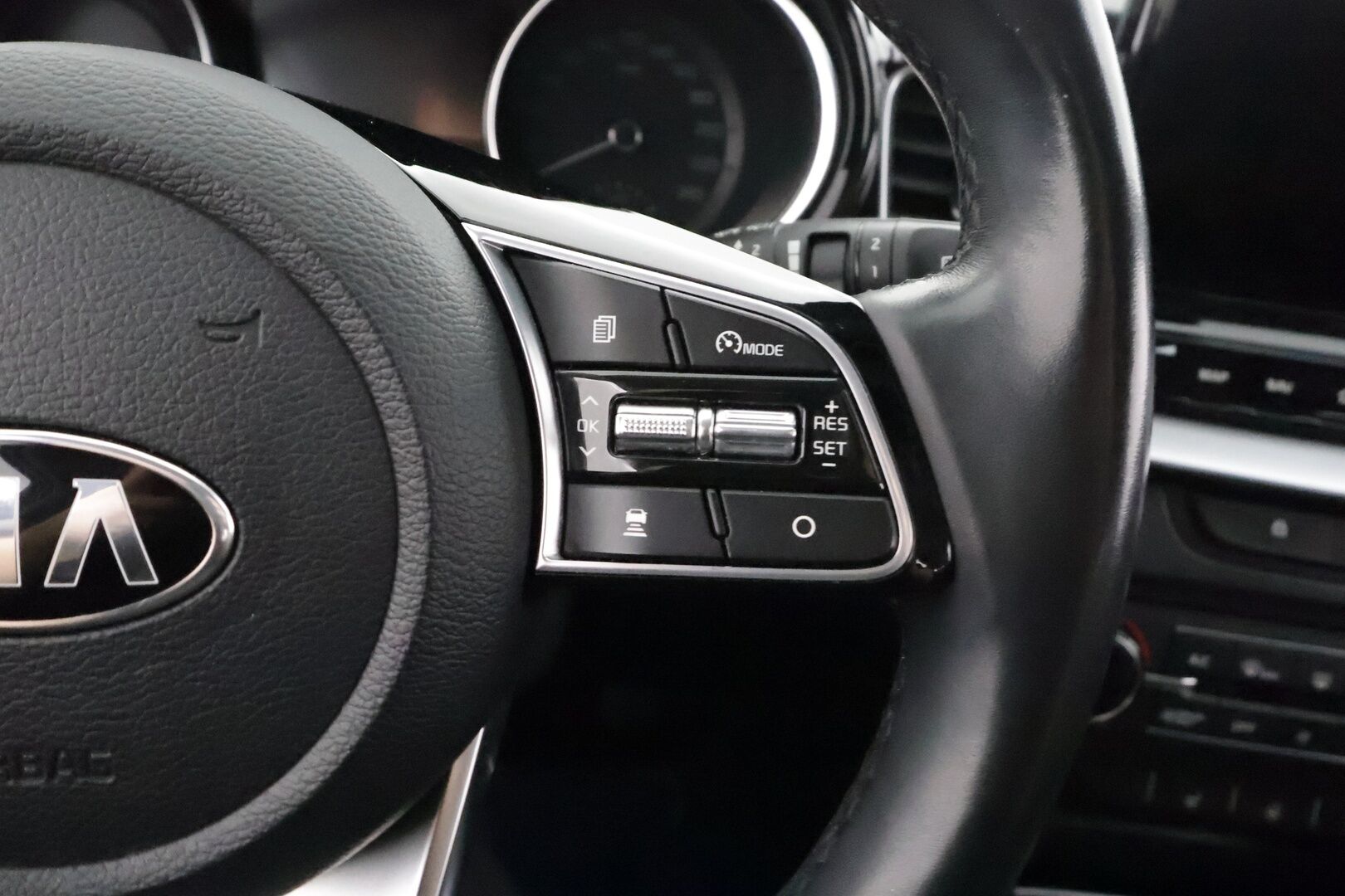Kia Ceed 2020 1,6 GDI Plug-In Hybrid Business Premium SW DCT - | ACC | LED | Puolinahat | P.Kamera | Ratinlämmitys | Navi | Keyless | Apple&Android | Kahdet Renkaat |