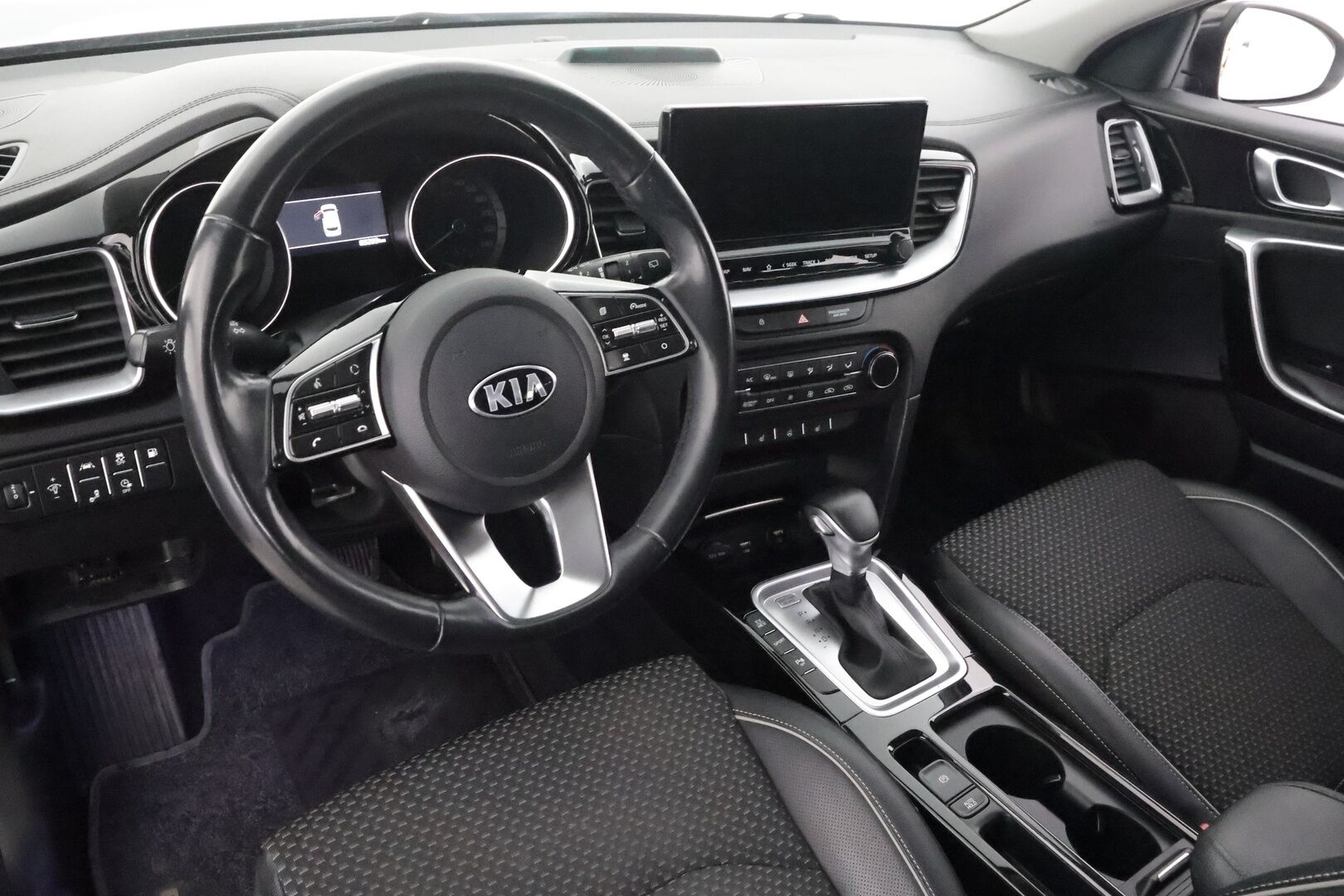 Kia Ceed 2020 1,6 GDI Plug-In Hybrid Business Premium SW DCT - | ACC | LED | Puolinahat | P.Kamera | Ratinlämmitys | Navi | Keyless | Apple&Android | Kahdet Renkaat |