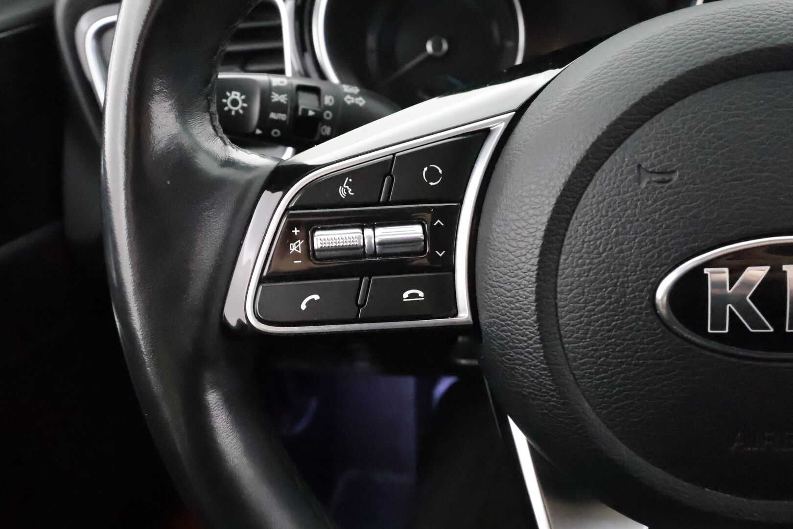 Kia Ceed 2020 1,6 GDI Plug-In Hybrid Business Premium SW DCT - | ACC | LED | Puolinahat | P.Kamera | Ratinlämmitys | Navi | Keyless | Apple&Android | Kahdet Renkaat |
