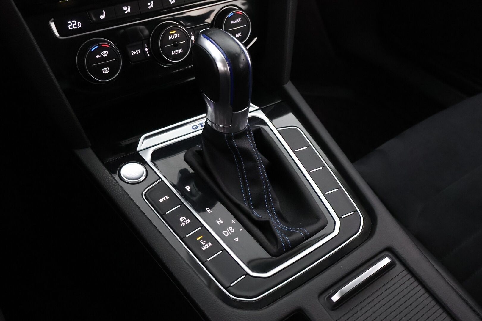 VOLKSWAGEN PASSAT 2016 Variant GTE Plug-In Hybrid 160 kW (218 hv) DSG-automaatti - Adapt.Vakkari / HYBRIDIAKKU VAIHDETTU / Peruutuskamera / Vetokoukku / ergoComfort / LED / Apple&Android!