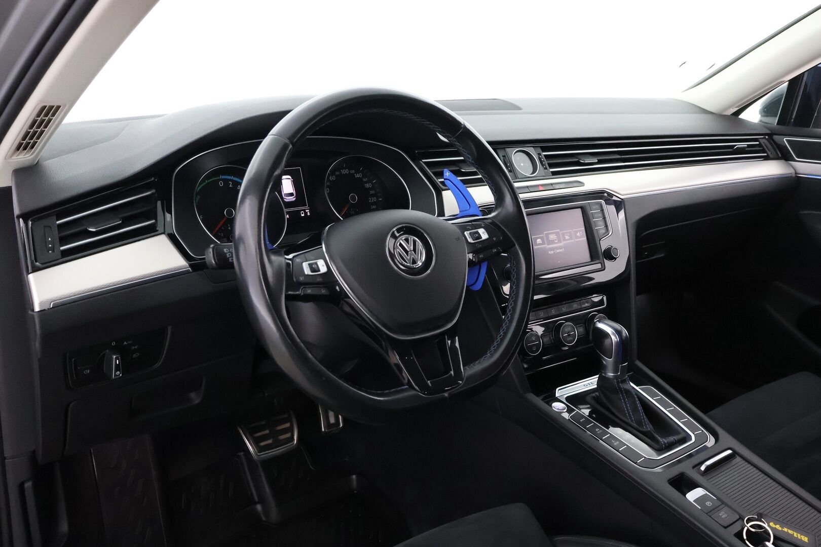 VOLKSWAGEN PASSAT 2016 Variant GTE Plug-In Hybrid 160 kW (218 hv) DSG-automaatti - Adapt.Vakkari / HYBRIDIAKKU VAIHDETTU / Peruutuskamera / Vetokoukku / ergoComfort / LED / Apple&Android!