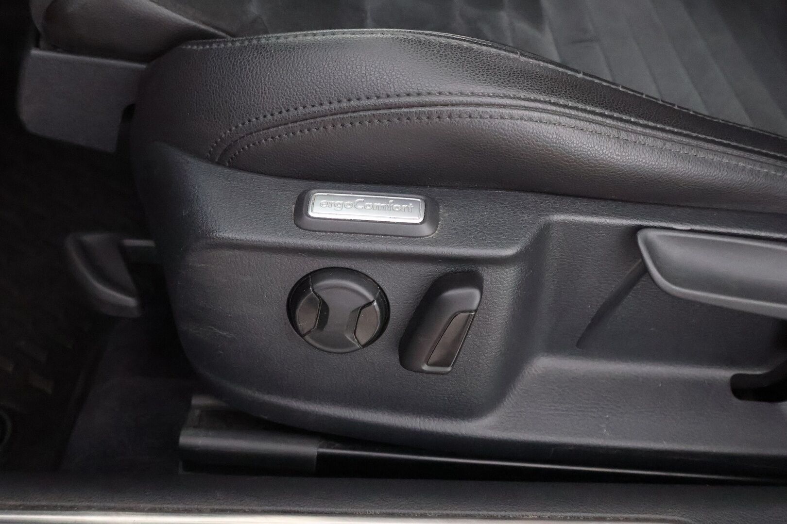 VOLKSWAGEN PASSAT 2016 Variant GTE Plug-In Hybrid 160 kW (218 hv) DSG-automaatti - Adapt.Vakkari / HYBRIDIAKKU VAIHDETTU / Peruutuskamera / Vetokoukku / ergoComfort / LED / Apple&Android!