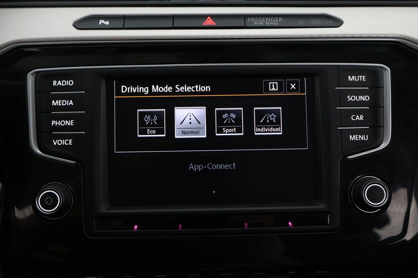 VOLKSWAGEN PASSAT 2016 Variant GTE Plug-In Hybrid 160 kW (218 hv) DSG-automaatti - Adapt.Vakkari / HYBRIDIAKKU VAIHDETTU / Peruutuskamera / Vetokoukku / ergoComfort / LED / Apple&Android!