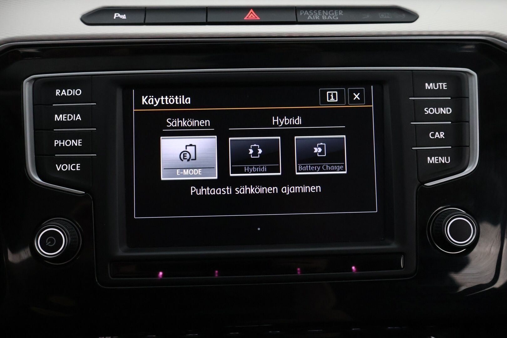 VOLKSWAGEN PASSAT 2016 Variant GTE Plug-In Hybrid 160 kW (218 hv) DSG-automaatti - Adapt.Vakkari / HYBRIDIAKKU VAIHDETTU / Peruutuskamera / Vetokoukku / ergoComfort / LED / Apple&Android!
