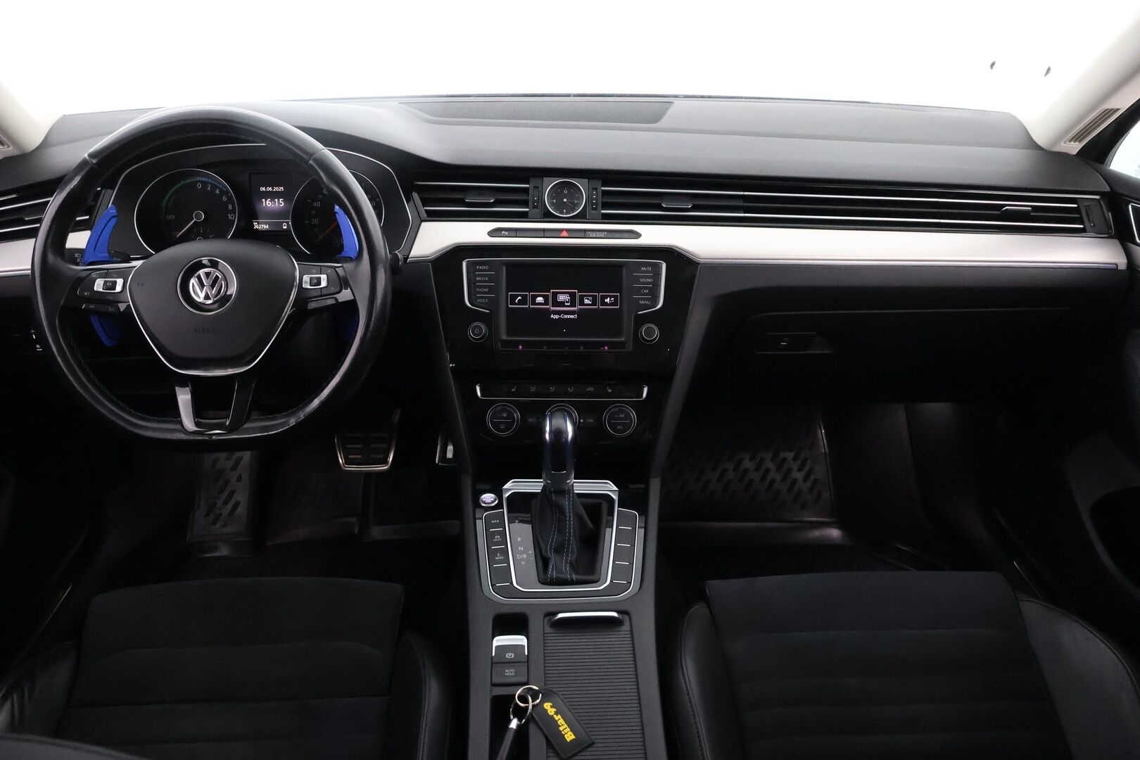 VOLKSWAGEN PASSAT 2016 Variant GTE Plug-In Hybrid 160 kW (218 hv) DSG-automaatti - Adapt.Vakkari / HYBRIDIAKKU VAIHDETTU / Peruutuskamera / Vetokoukku / ergoComfort / LED / Apple&Android!