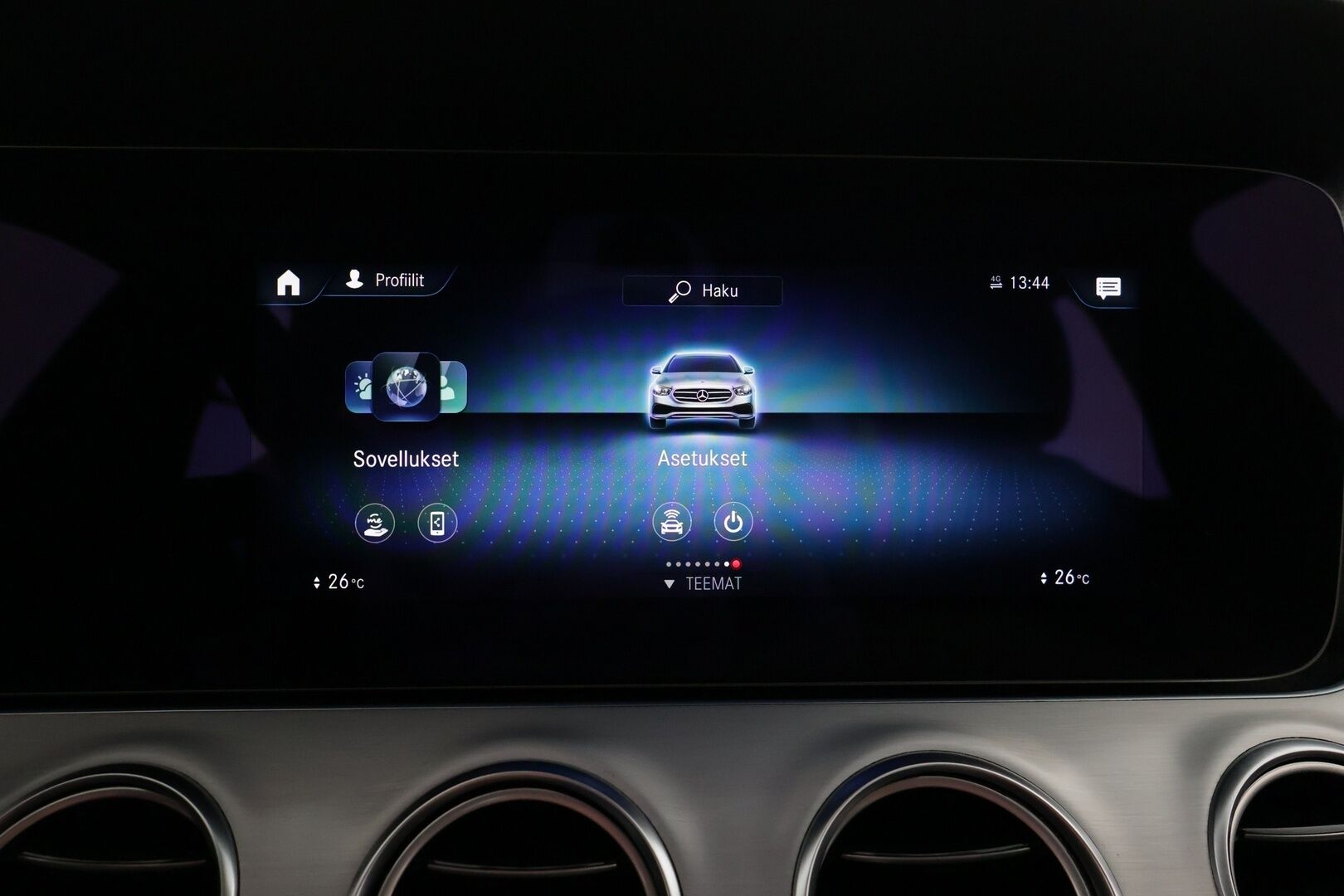 Mercedes-Benz E 2022 300 e 4MATIC A Business Avantgarde - 3,99 % KORKOTARJOUS TÄHÄN AUTOON - Suomi-auto / Vakkari / P-kamera / Puolinahka Sporttipenkit / Apple&Android / LED-valot / 2x renkaat 