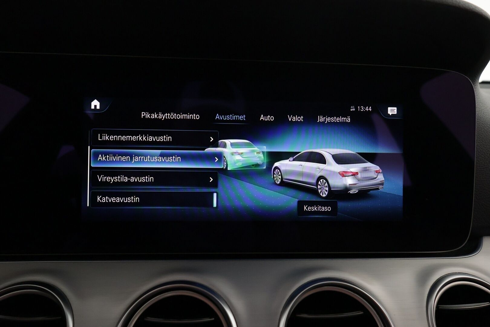 Mercedes-Benz E 2022 300 e 4MATIC A Business Avantgarde - 3,99 % KORKOTARJOUS TÄHÄN AUTOON - Suomi-auto / Vakkari / P-kamera / Puolinahka Sporttipenkit / Apple&Android / LED-valot / 2x renkaat 