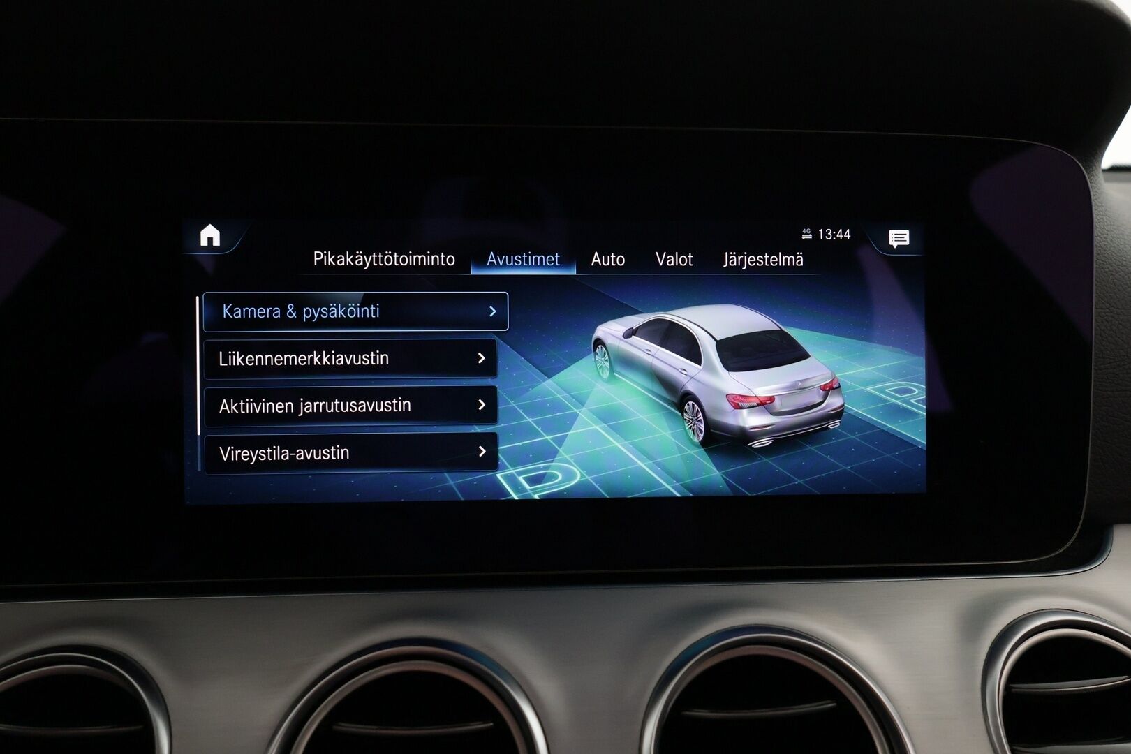 Mercedes-Benz E 2022 300 e 4MATIC A Business Avantgarde - 3,99 % KORKOTARJOUS TÄHÄN AUTOON - Suomi-auto / Vakkari / P-kamera / Puolinahka Sporttipenkit / Apple&Android / LED-valot / 2x renkaat 