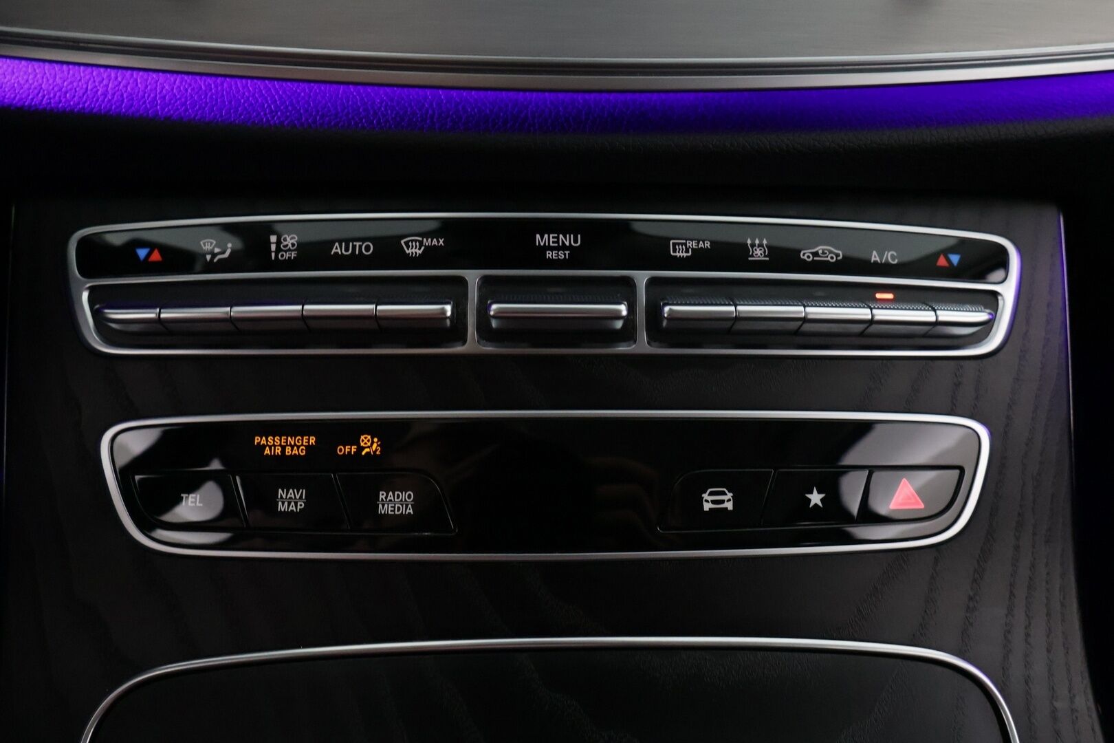 Mercedes-Benz E 2022 300 e 4MATIC A Business Avantgarde - 3,99 % KORKOTARJOUS TÄHÄN AUTOON - Suomi-auto / Vakkari / P-kamera / Puolinahka Sporttipenkit / Apple&Android / LED-valot / 2x renkaat 