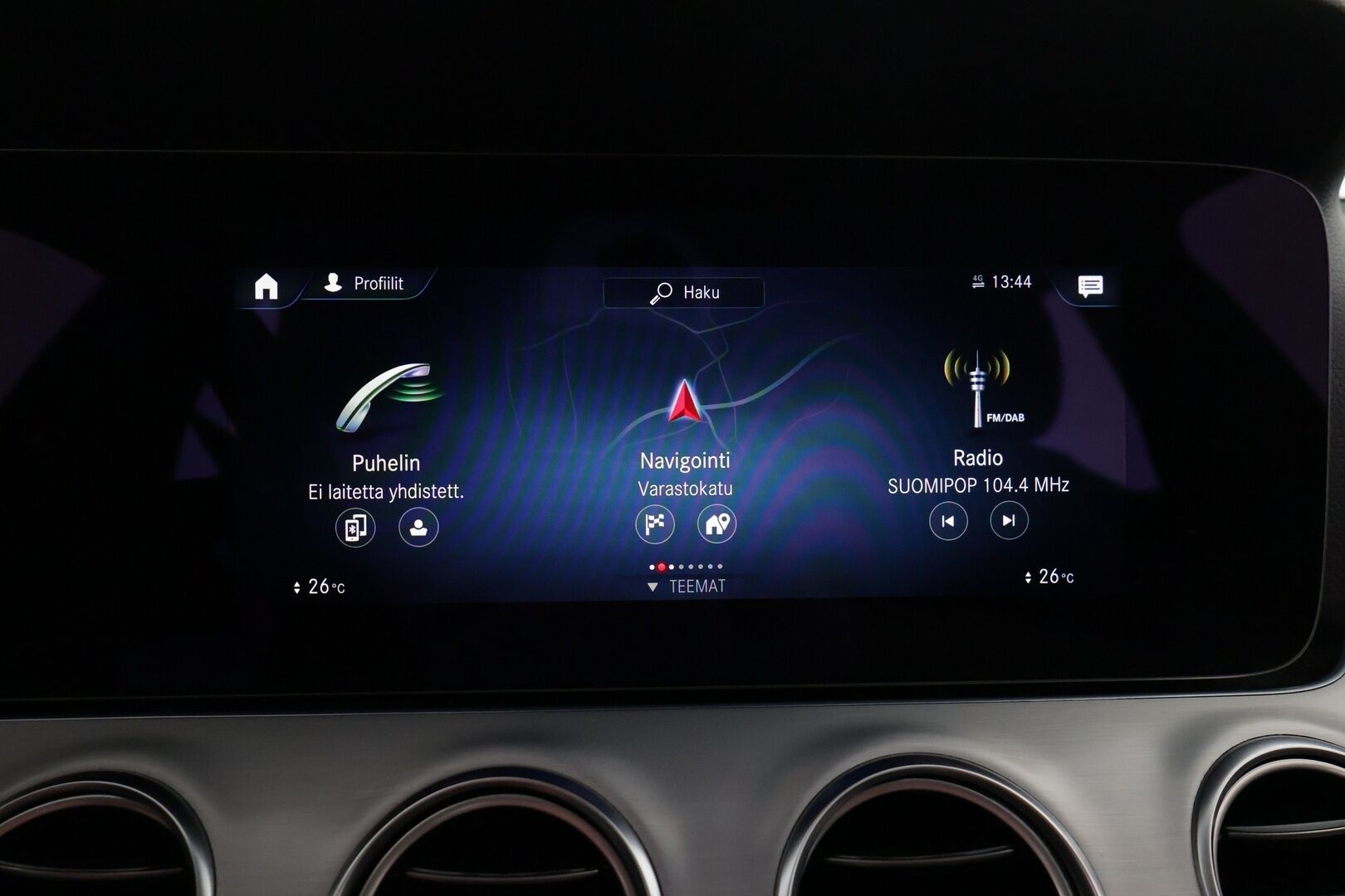 Mercedes-Benz E 2022 300 e 4MATIC A Business Avantgarde - 3,99 % KORKOTARJOUS TÄHÄN AUTOON - Suomi-auto / Vakkari / P-kamera / Puolinahka Sporttipenkit / Apple&Android / LED-valot / 2x renkaat 