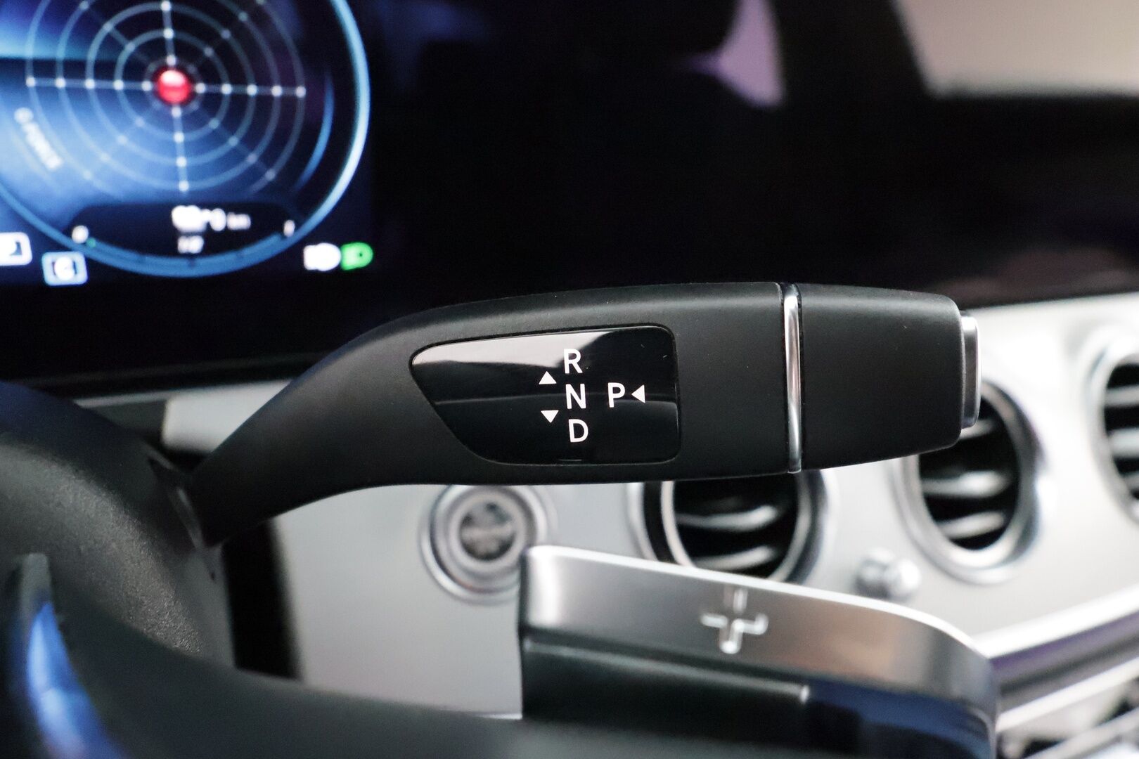 Mercedes-Benz E 2022 300 e 4MATIC A Business Avantgarde - 3,99 % KORKOTARJOUS TÄHÄN AUTOON - Suomi-auto / Vakkari / P-kamera / Puolinahka Sporttipenkit / Apple&Android / LED-valot / 2x renkaat 