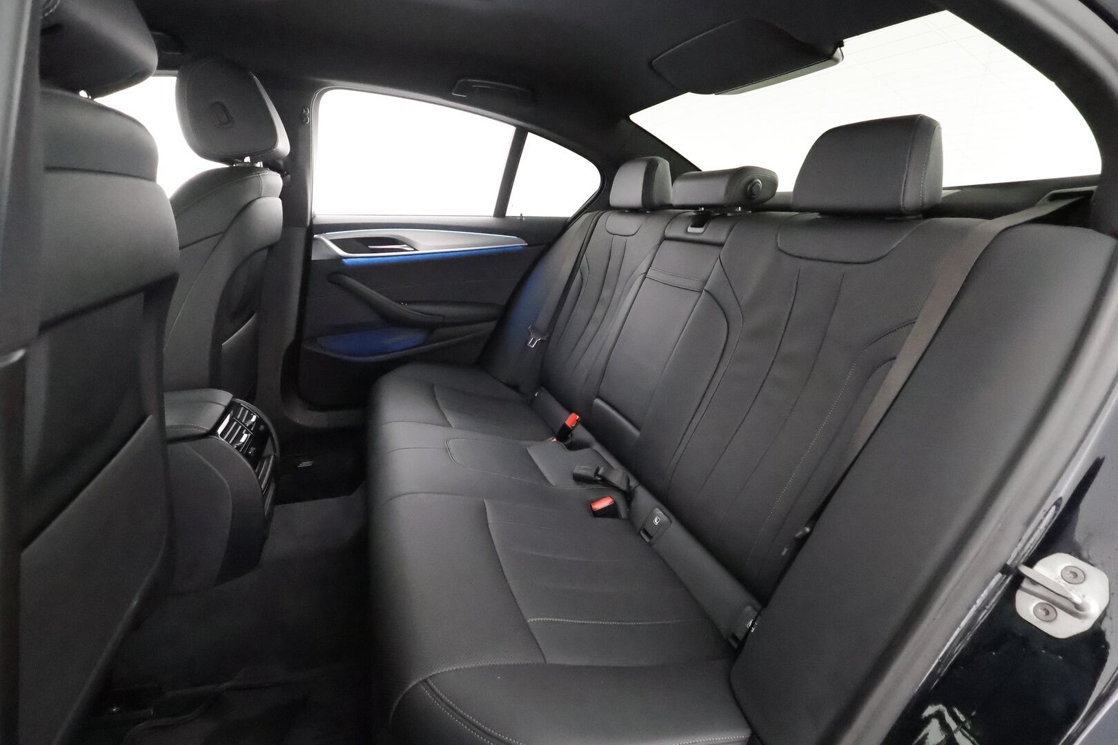 BMW 530 2022 G30 Sedan 530e xDrive A Charged Edition M Sport - | ACC | Sporttinahat | Adapt. LED | HiFi | P.kamera | Comfort Access | Lane Assist | BSM | RCTA | Ambient light | Merkkihuollot | 2x renkaat aluin | 