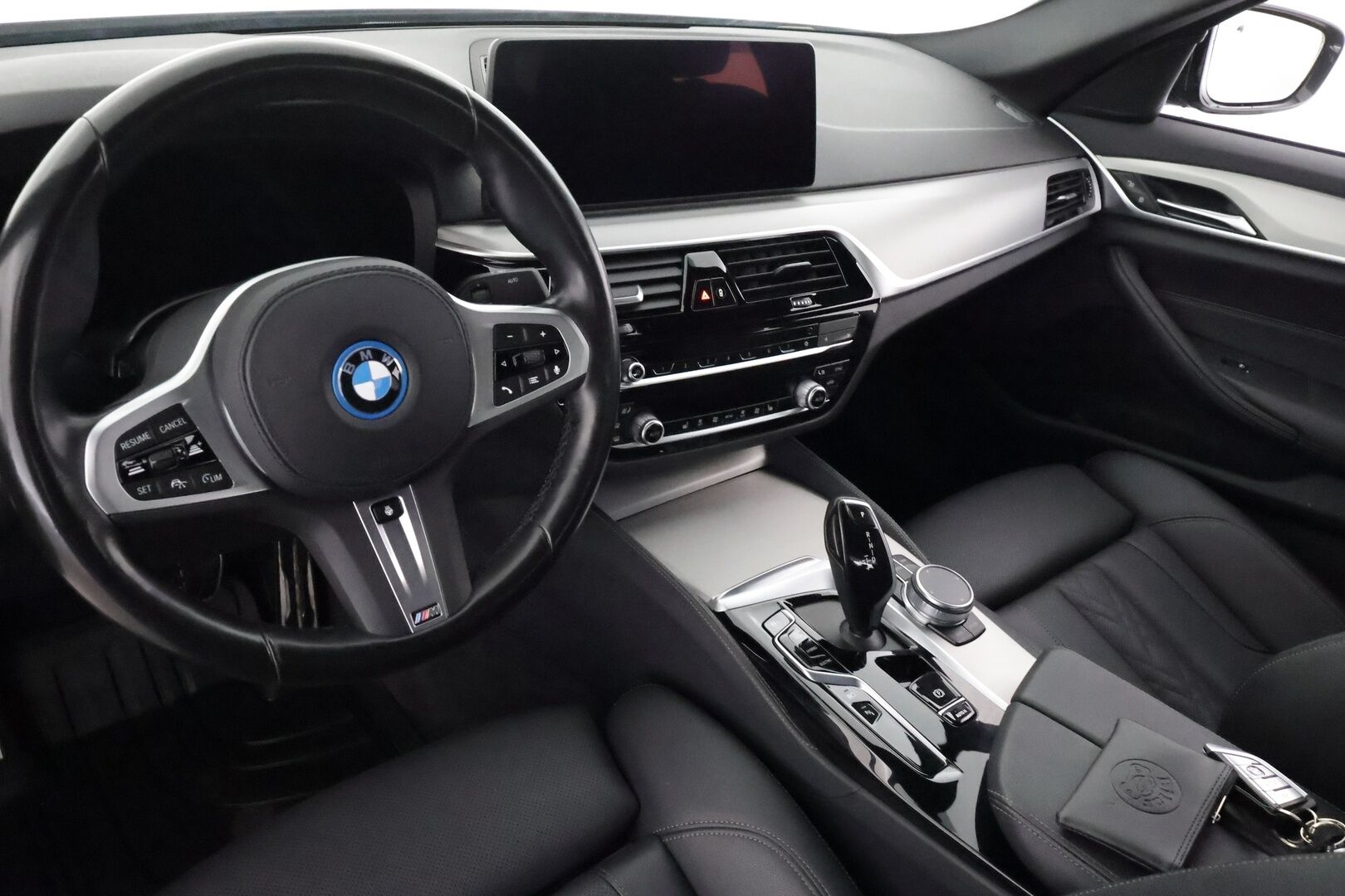 BMW 530 2022 G30 Sedan 530e xDrive A Charged Edition M Sport - | ACC | Sporttinahat | Adapt. LED | HiFi | P.kamera | Comfort Access | Lane Assist | BSM | RCTA | Ambient light | Merkkihuollot | 2x renkaat aluin | 