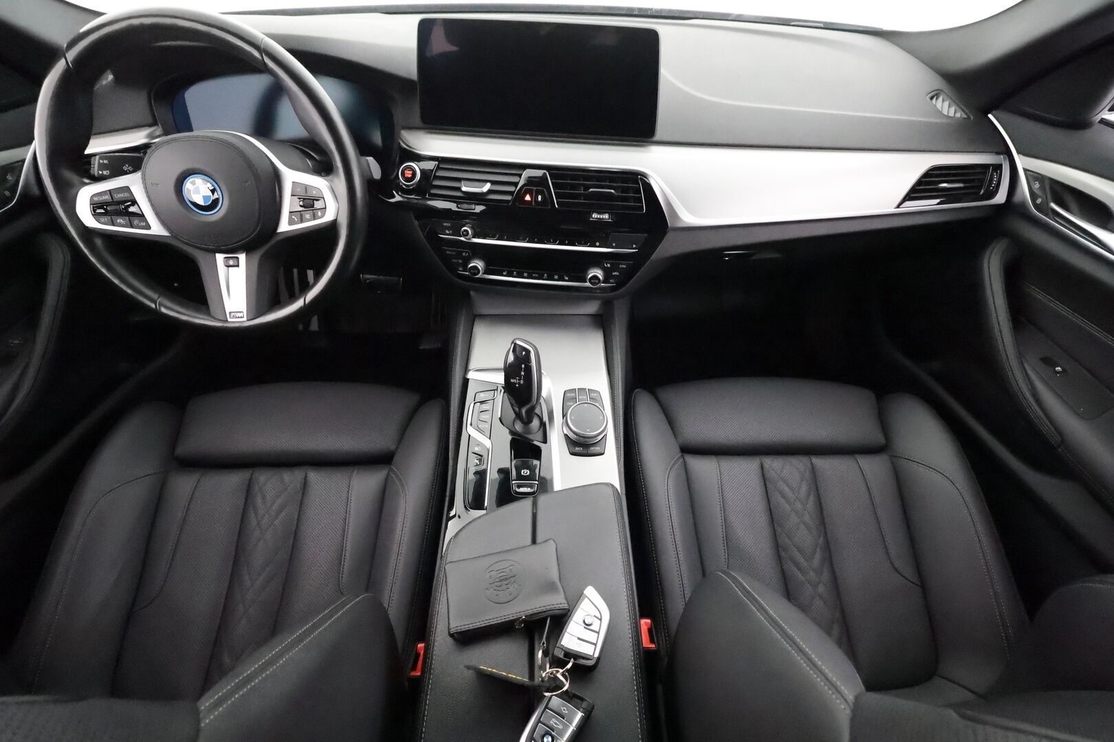 BMW 530 2022 G30 Sedan 530e xDrive A Charged Edition M Sport - | ACC | Sporttinahat | Adapt. LED | HiFi | P.kamera | Comfort Access | Lane Assist | BSM | RCTA | Ambient light | Merkkihuollot | 2x renkaat aluin | 