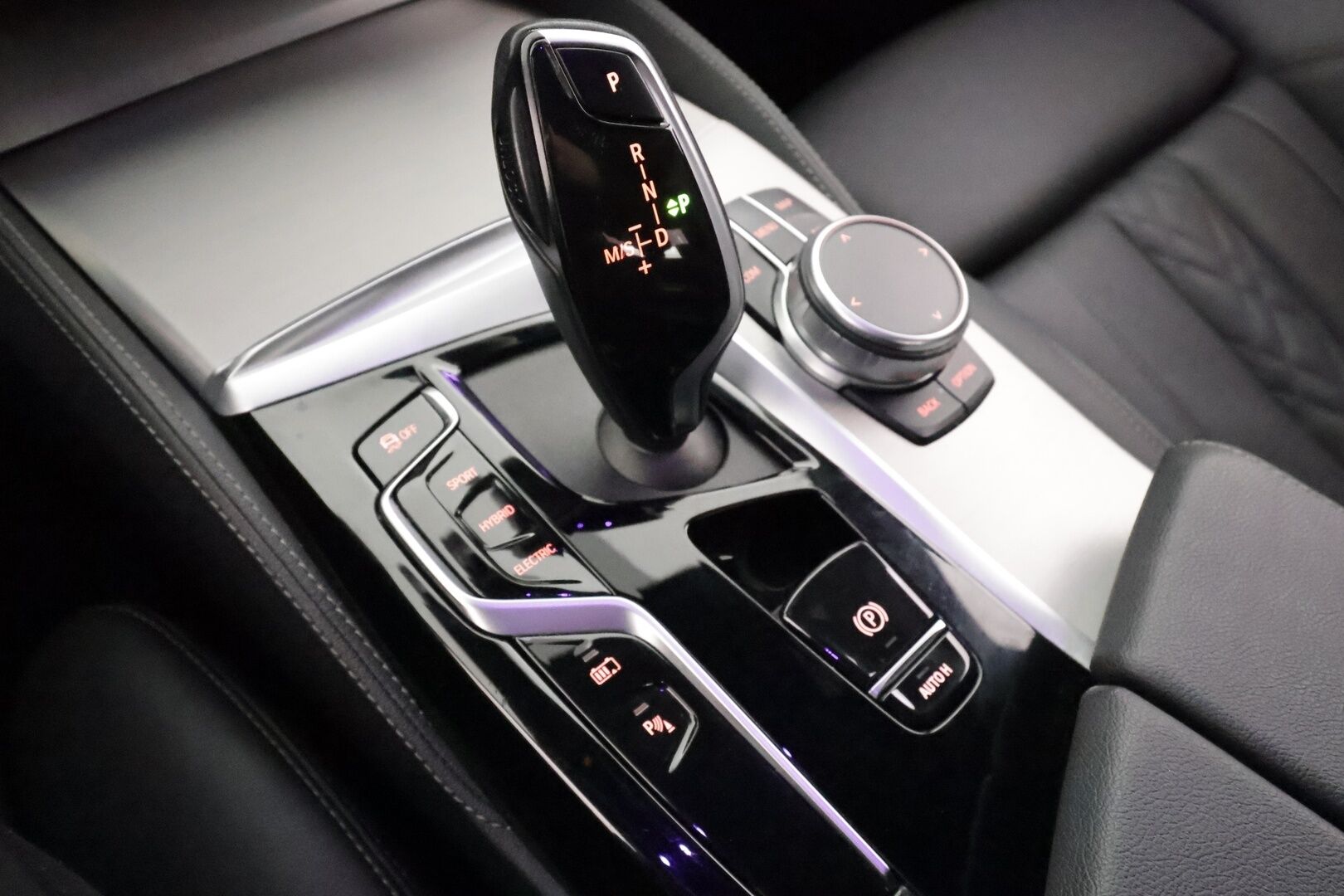 BMW 530 2022 G30 Sedan 530e xDrive A Charged Edition M Sport - | ACC | Sporttinahat | Adapt. LED | HiFi | P.kamera | Comfort Access | Lane Assist | BSM | RCTA | Ambient light | Merkkihuollot | 2x renkaat aluin | 