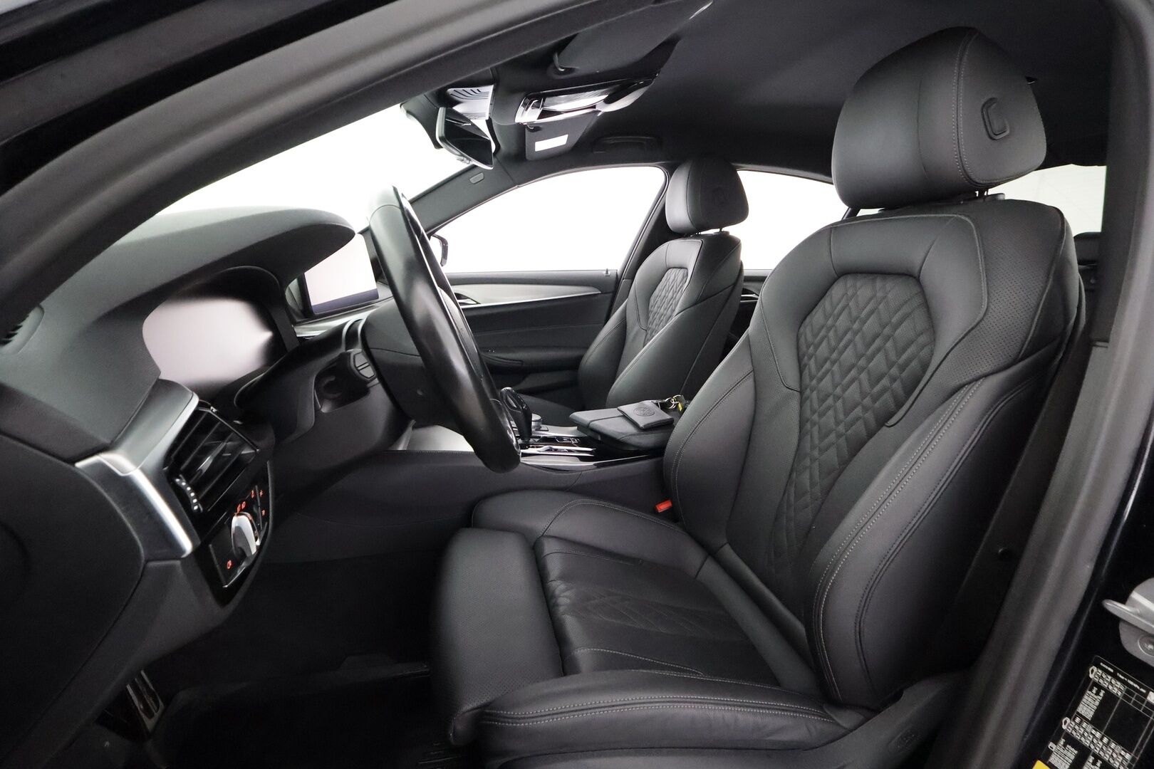 BMW 530 2022 G30 Sedan 530e xDrive A Charged Edition M Sport - | ACC | Sporttinahat | Adapt. LED | HiFi | P.kamera | Comfort Access | Lane Assist | BSM | RCTA | Ambient light | Merkkihuollot | 2x renkaat aluin | 